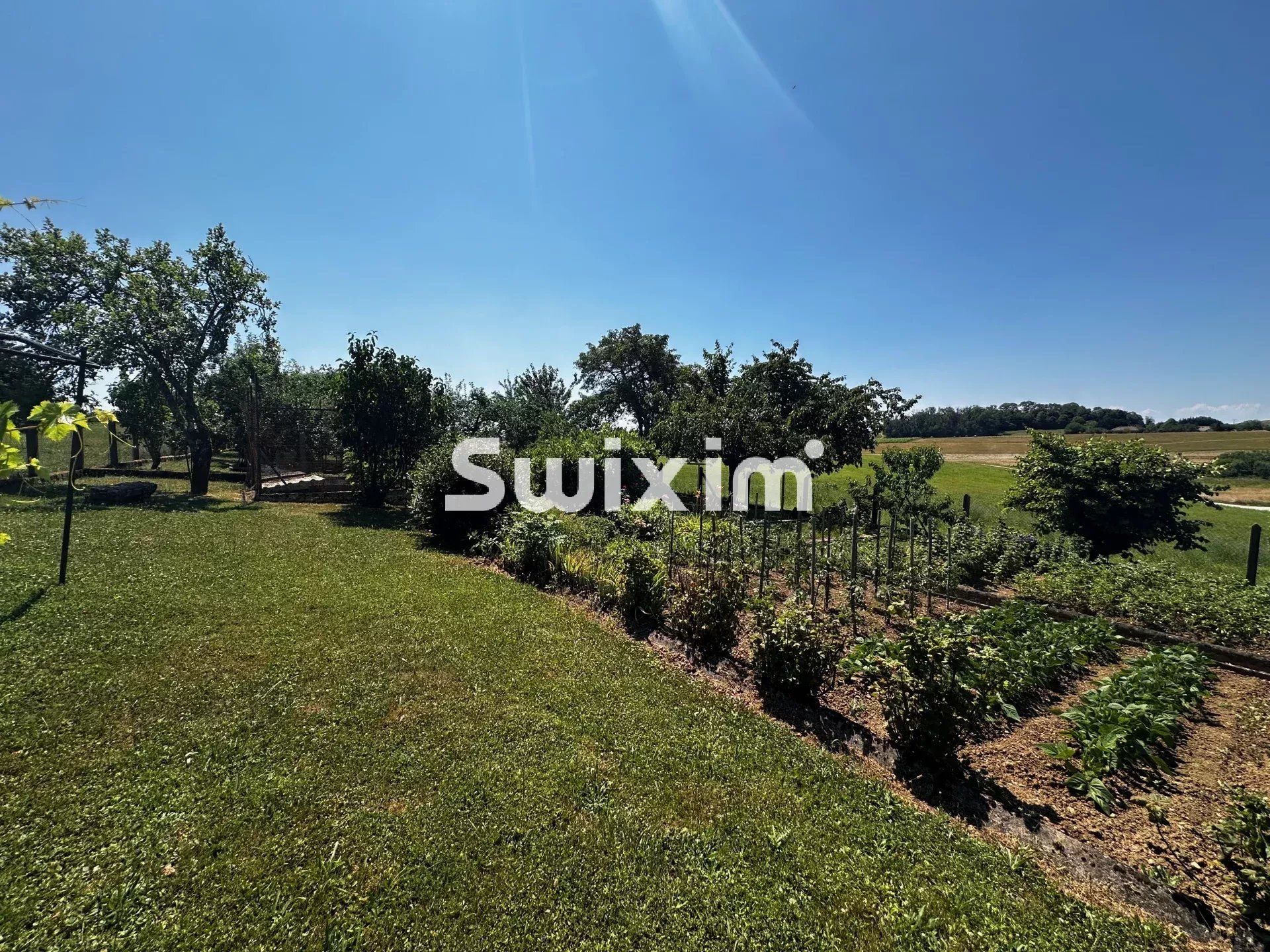 house 5 Rooms for sale on Lons-le-Saunier (39000)