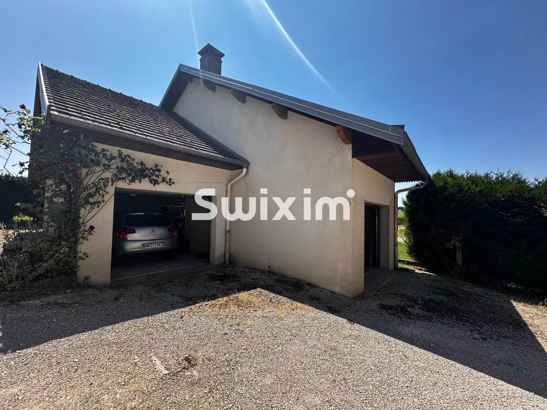 house 5 Rooms for sale on Lons-le-Saunier (39000)