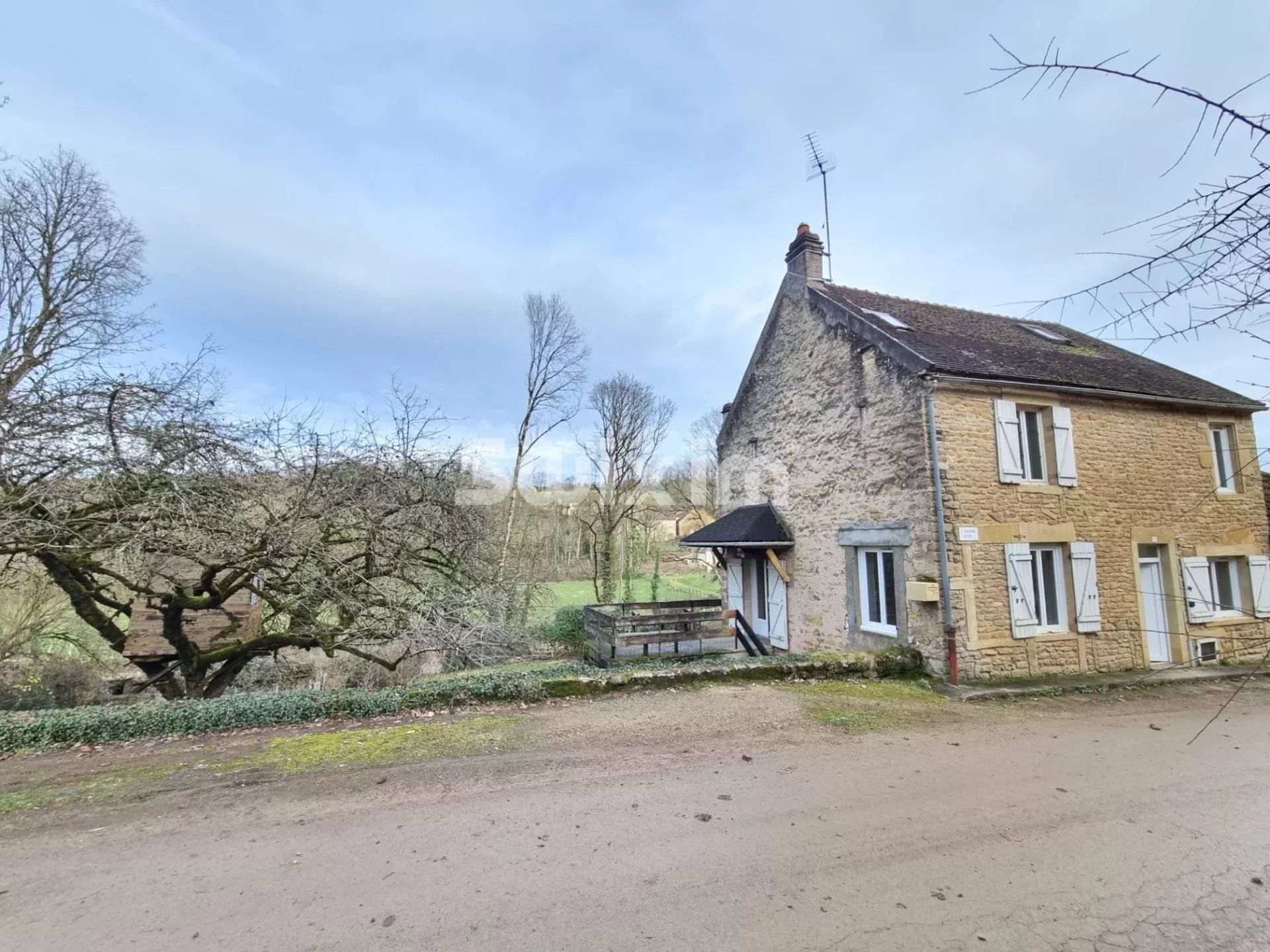 casa 7 Camere in vendita su Domecy-sur-le-Vault (89200)