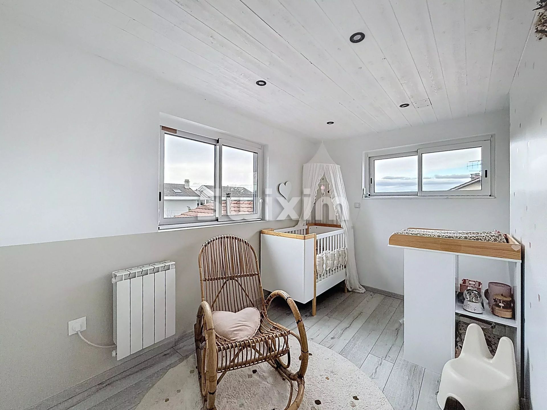 house 5 Rooms for sale on Sciez (74140)