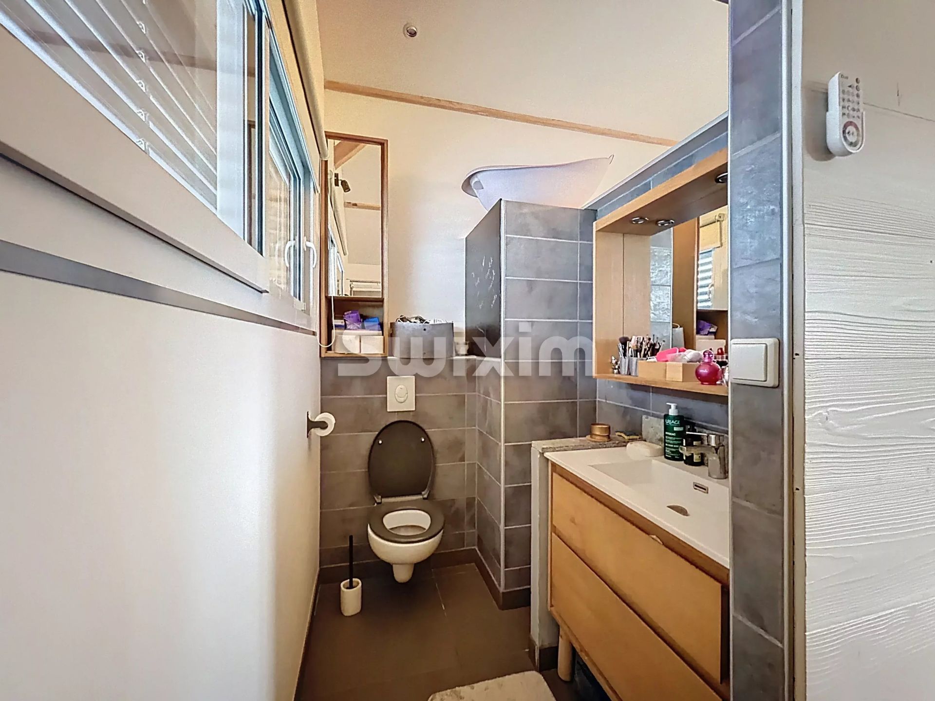 house 5 Rooms for sale on Sciez (74140)