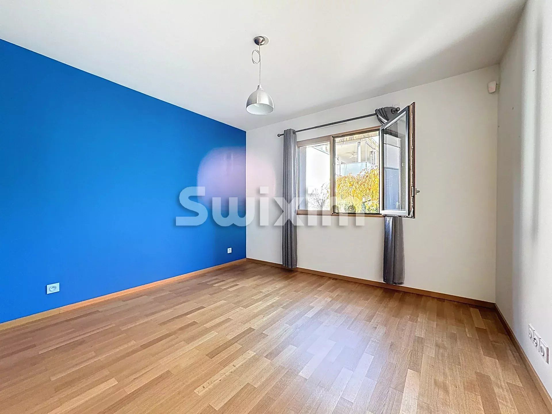 apartment 5 Rooms for sale on Prévessin-Moëns (01280)