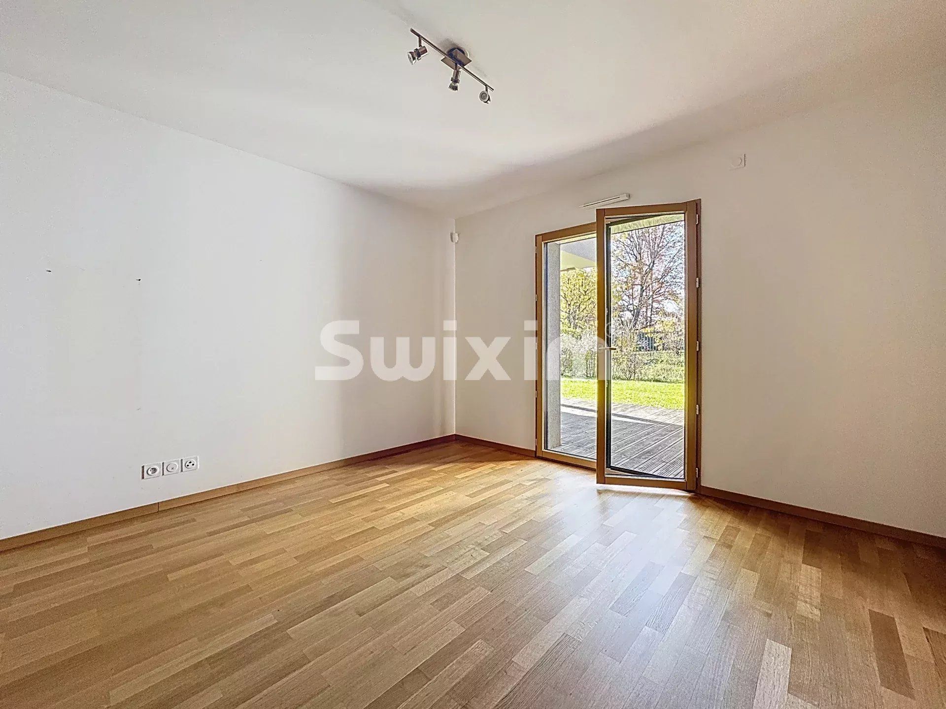 apartment 5 Rooms for sale on Prévessin-Moëns (01280)