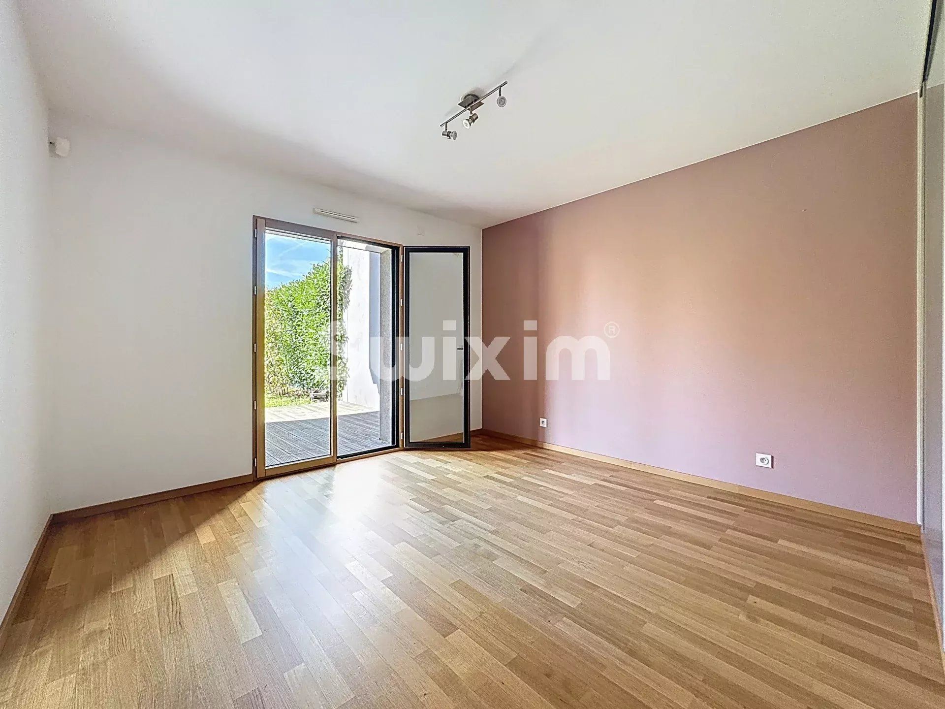 apartment 5 Rooms for sale on Prévessin-Moëns (01280)