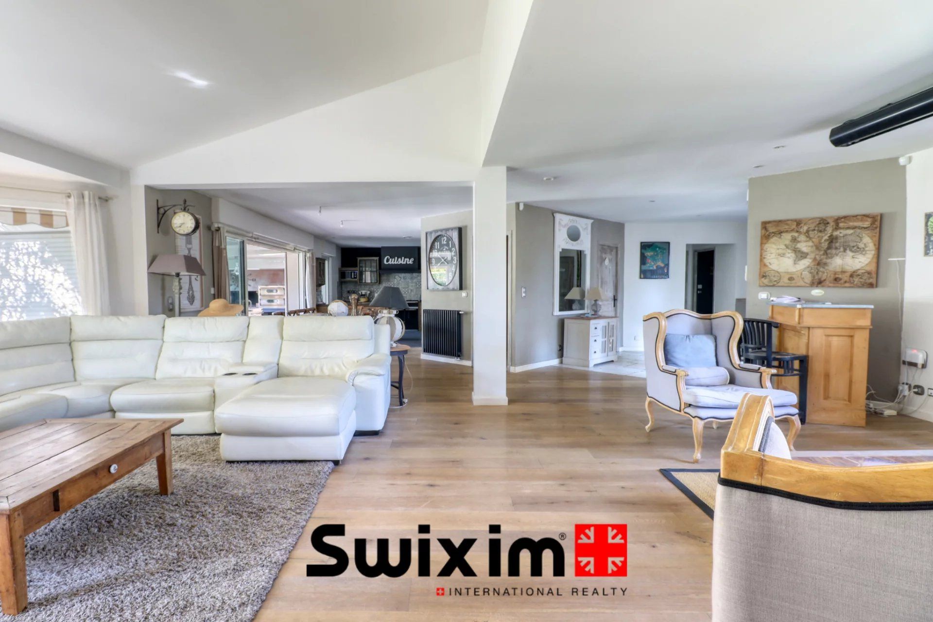 house 8 Rooms for sale on Saint-Estèphe (33180)