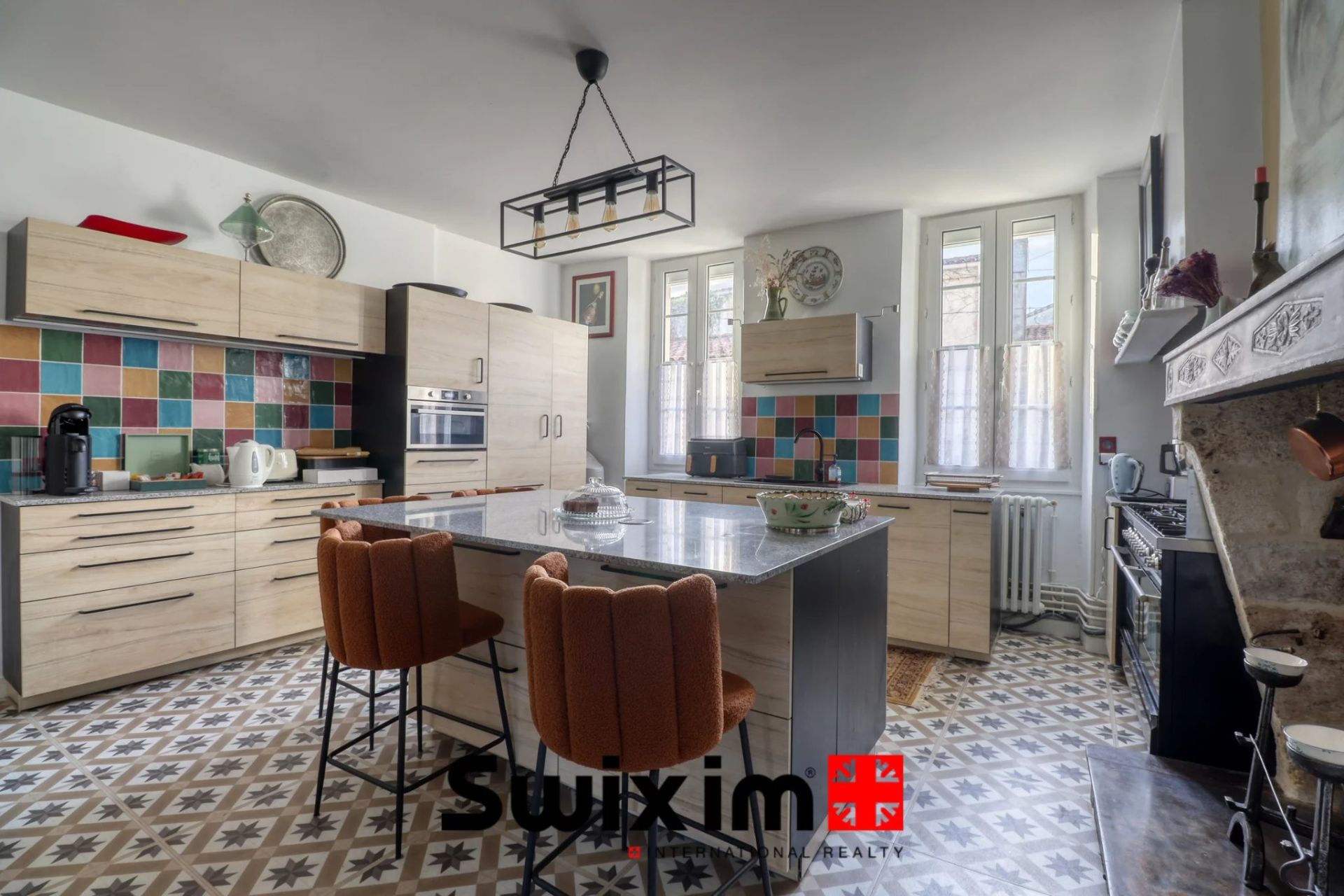 house 10 Rooms for sale on Saint-Estèphe (33180)