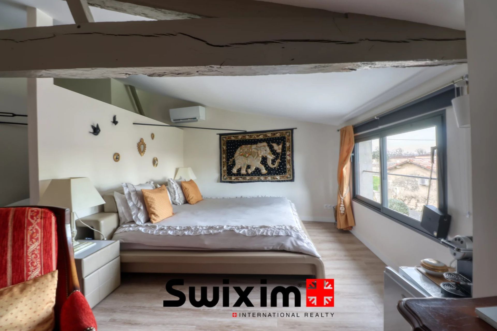 house 10 Rooms for sale on Saint-Estèphe (33180)