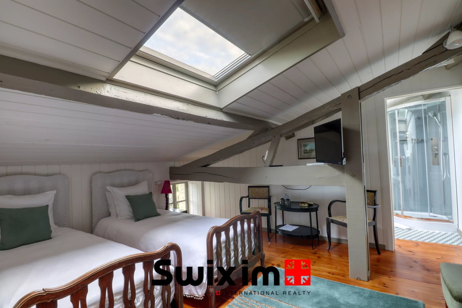 house 10 Rooms for sale on Saint-Estèphe (33180)