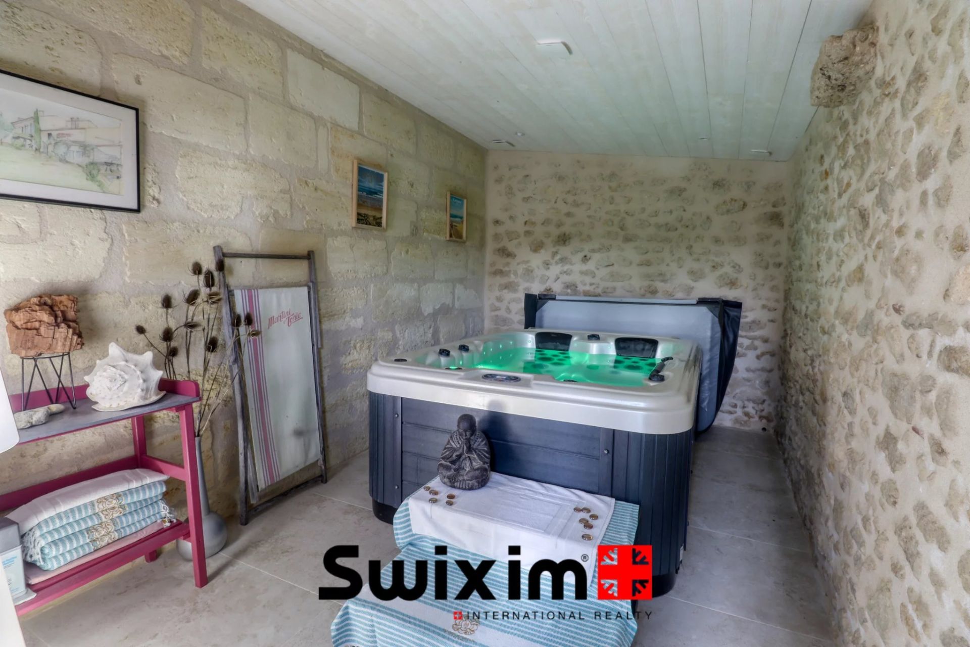 house 10 Rooms for sale on Saint-Estèphe (33180)