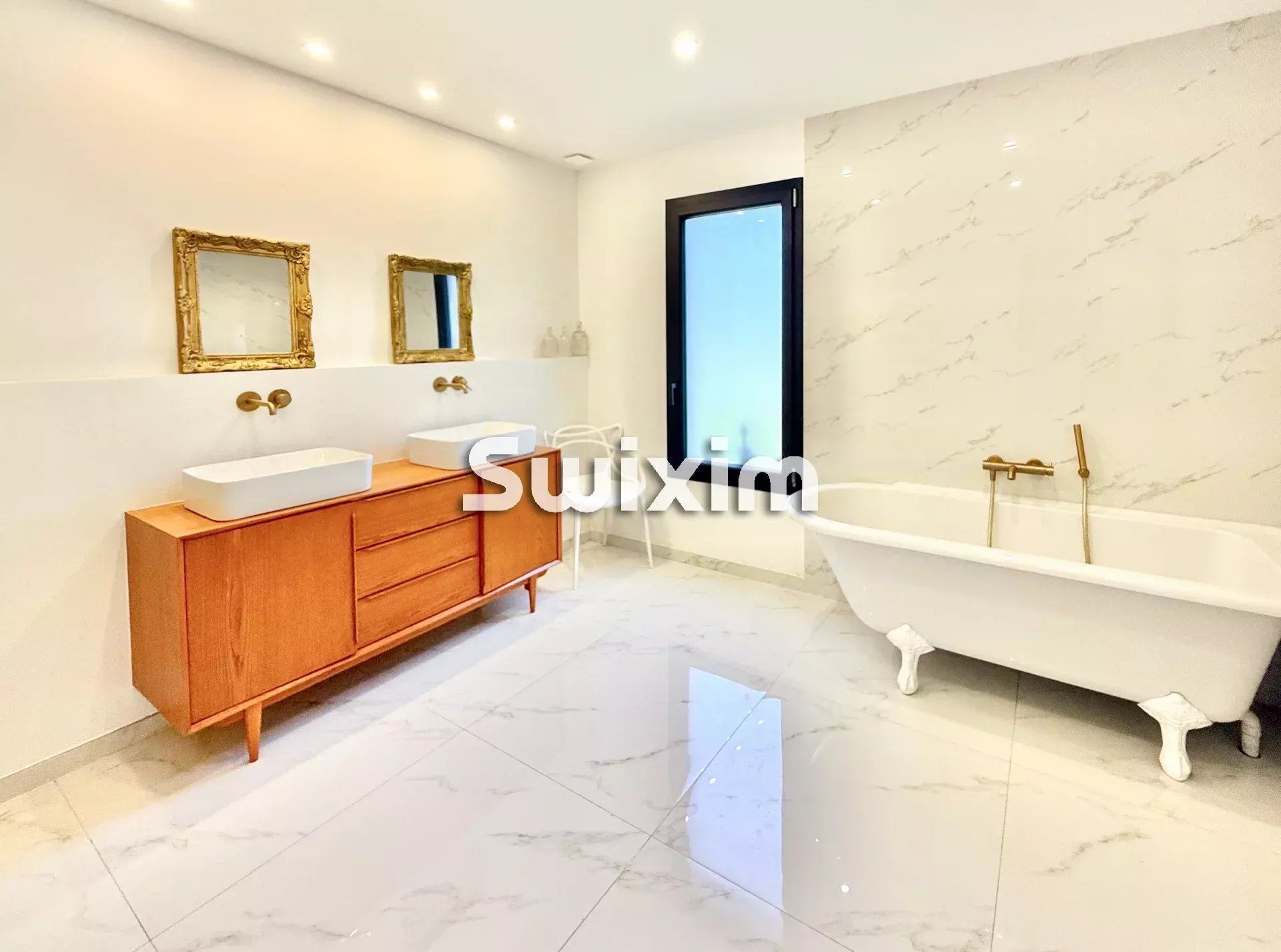 casa 6 Camere in vendita su Bourg-Saint-Andéol (07700)