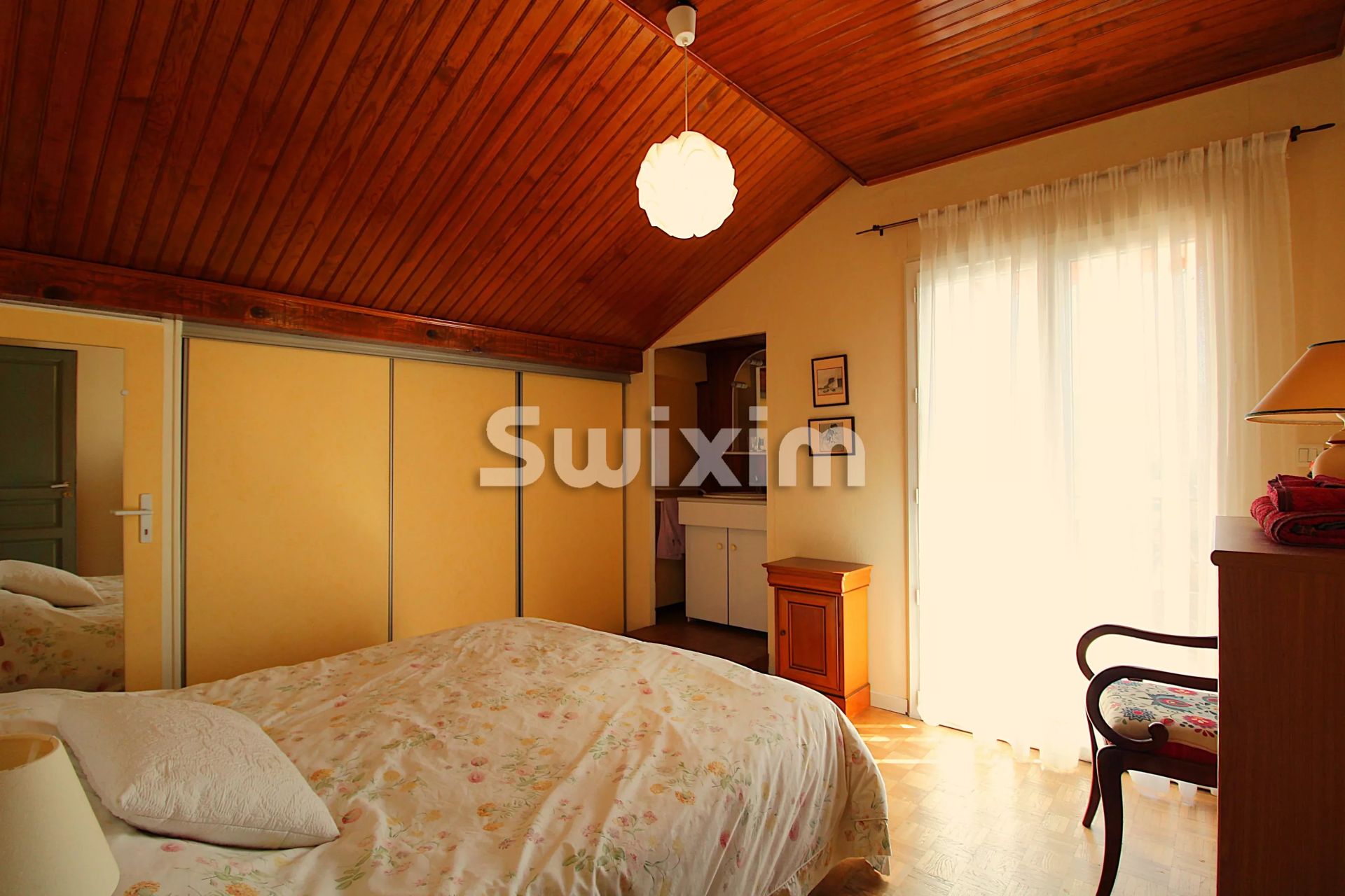 house 8 Rooms for sale on Poisy (74330)