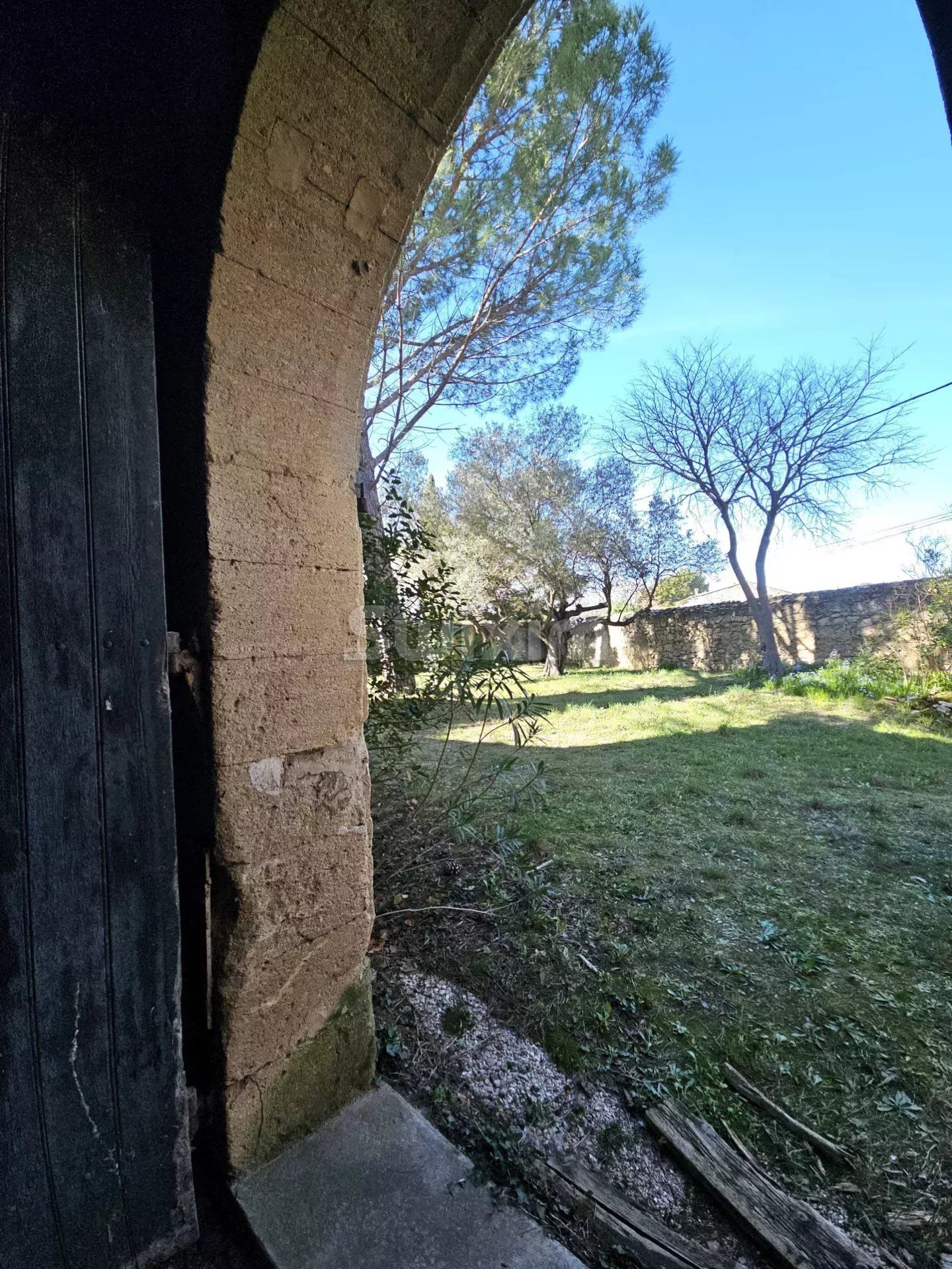 mas 2 Zimmer zum verkauf auf Saint-Hilaire-d'Ozilhan (30210)