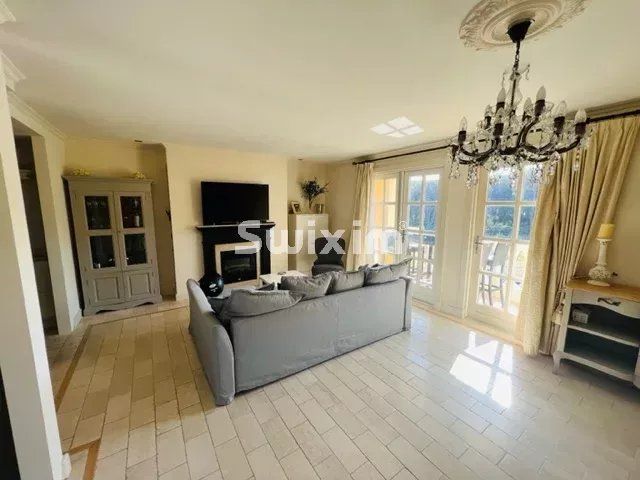 apartment 3 Rooms for sale on Gassin (83580)