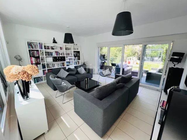 casa 6 Camere in vendita su Corsier (1246)