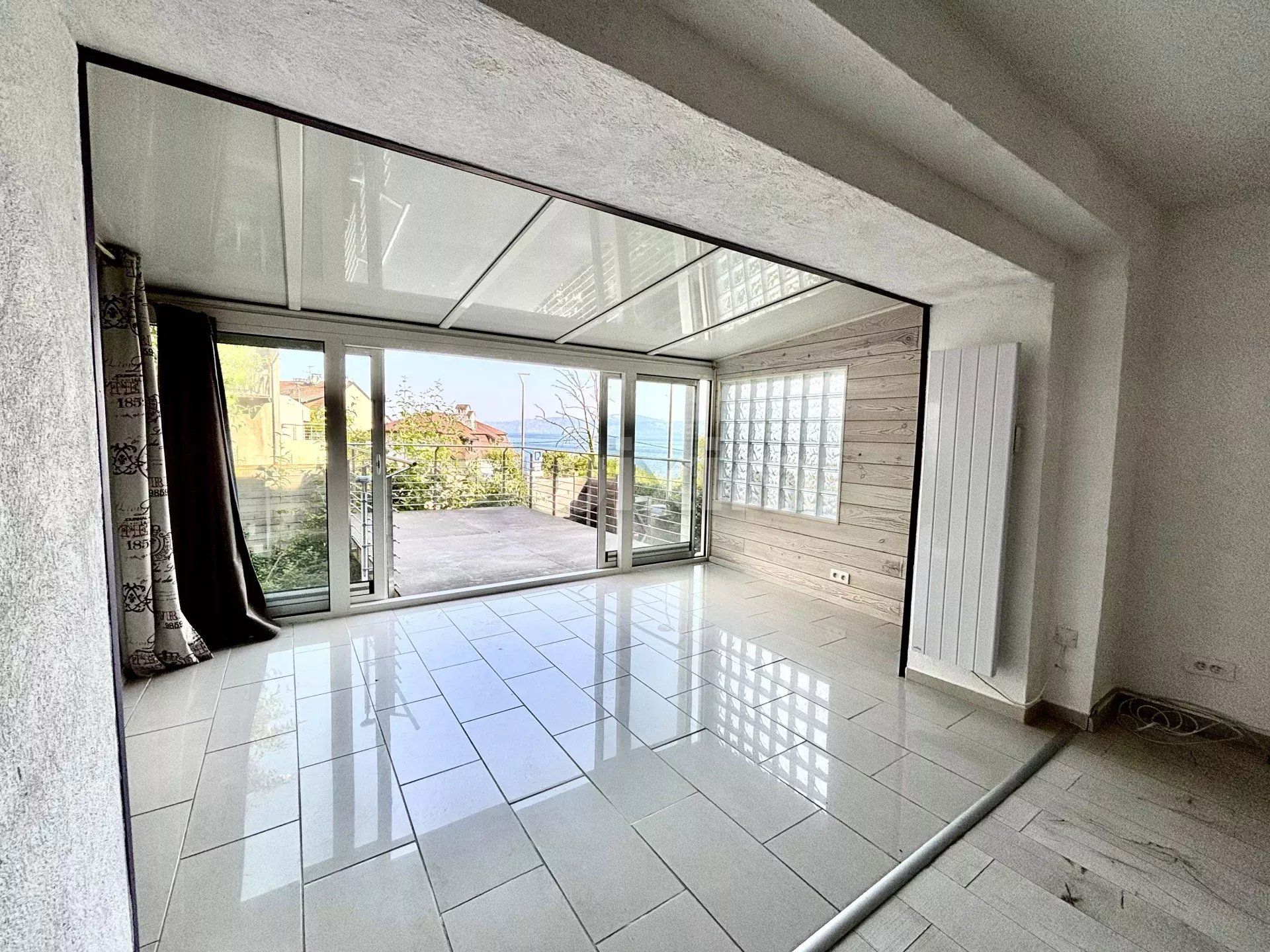 apartment 3 Rooms for sale on Saint-Gingolph (74500)