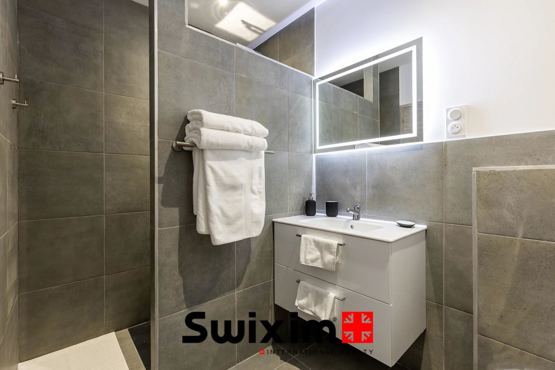 house 10 Rooms for sale on Vertheuil (33180)