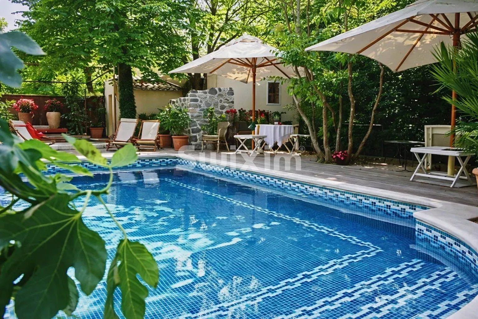 mansión (hôtel particulier) 14 Salas en venta en Nyons (26110)