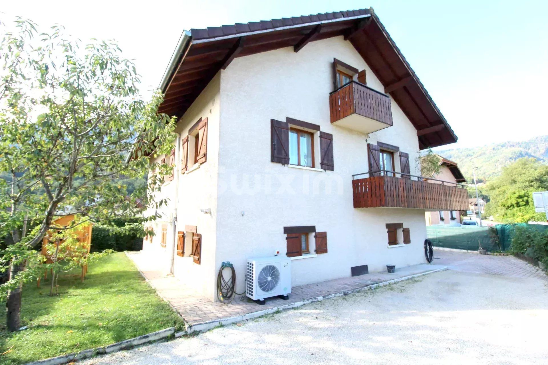 house 7 Rooms for sale on Scionzier (74950)