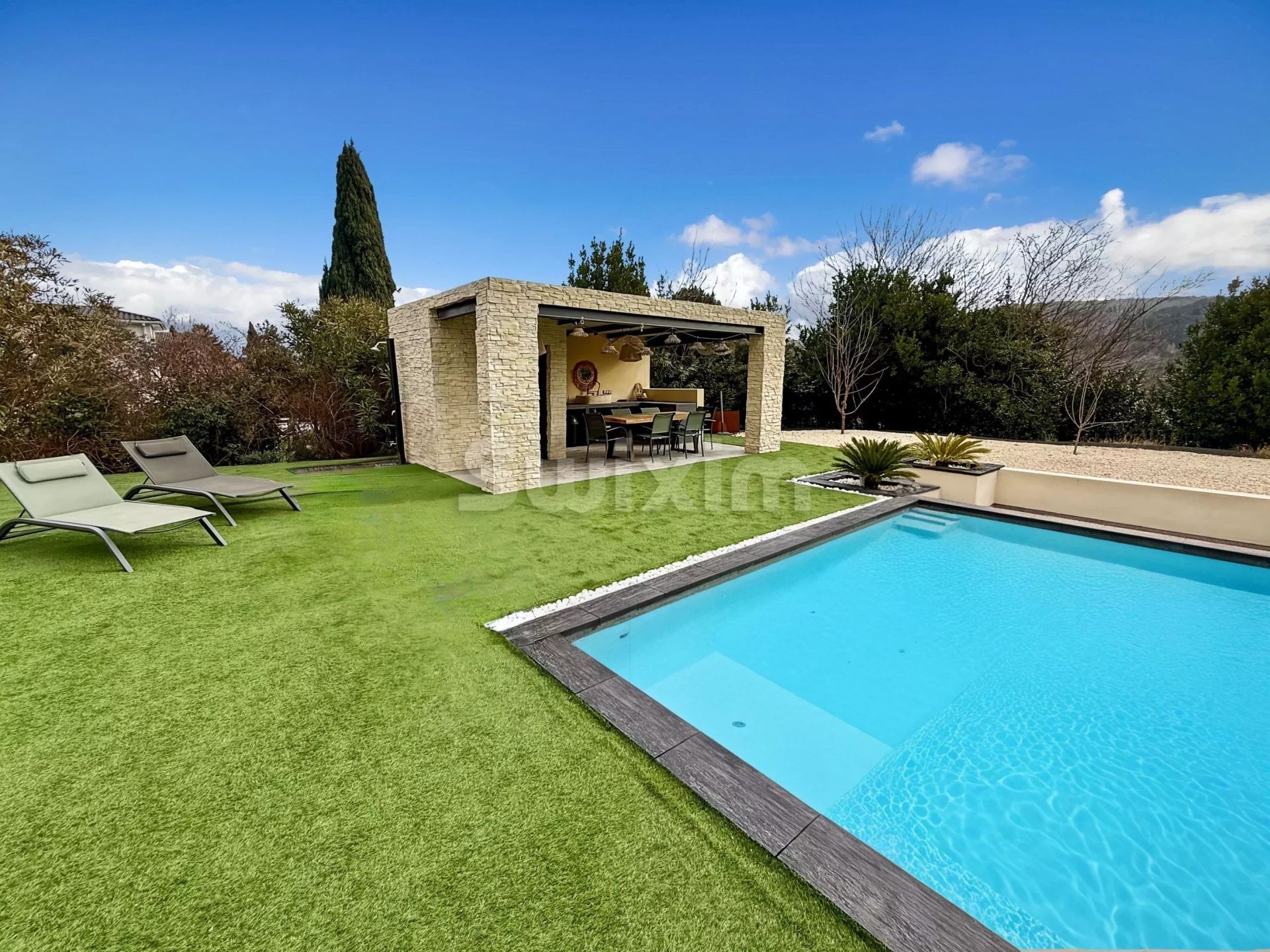 casa 6 Camere in vendita su La Garde-Adhémar (26700)