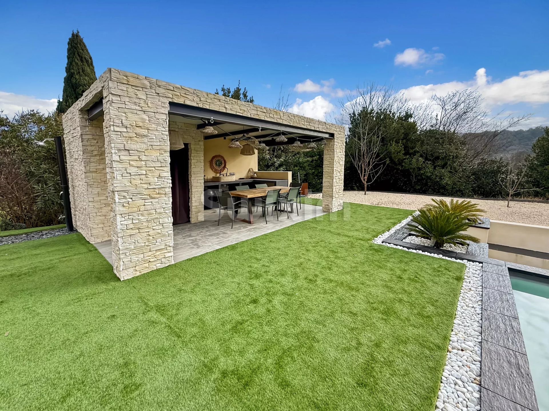 casa 6 Camere in vendita su La Garde-Adhémar (26700)