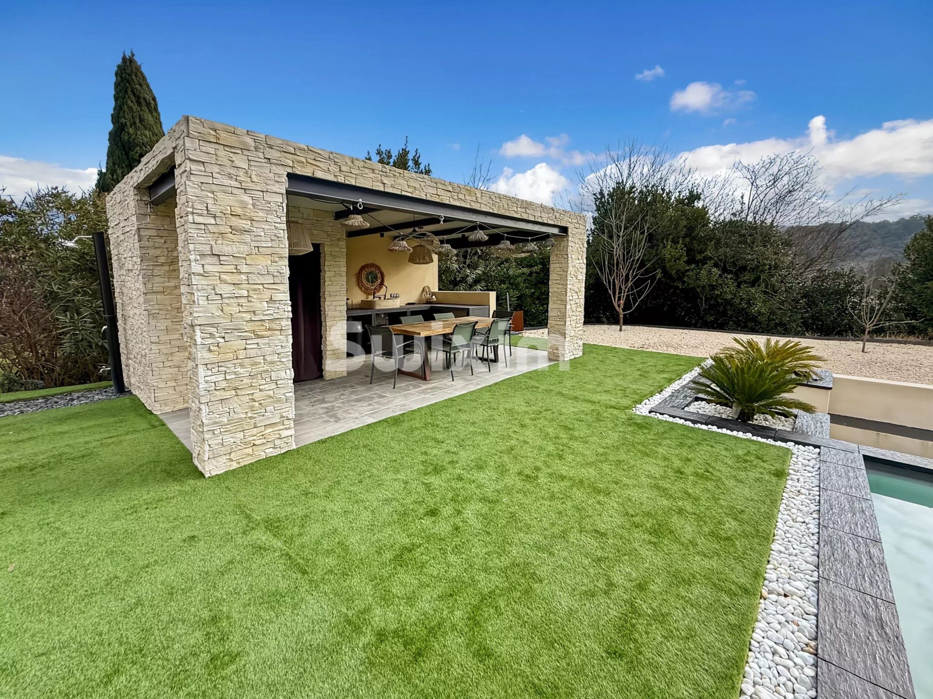 casa 6 Camere in vendita su La Garde-Adhémar (26700)