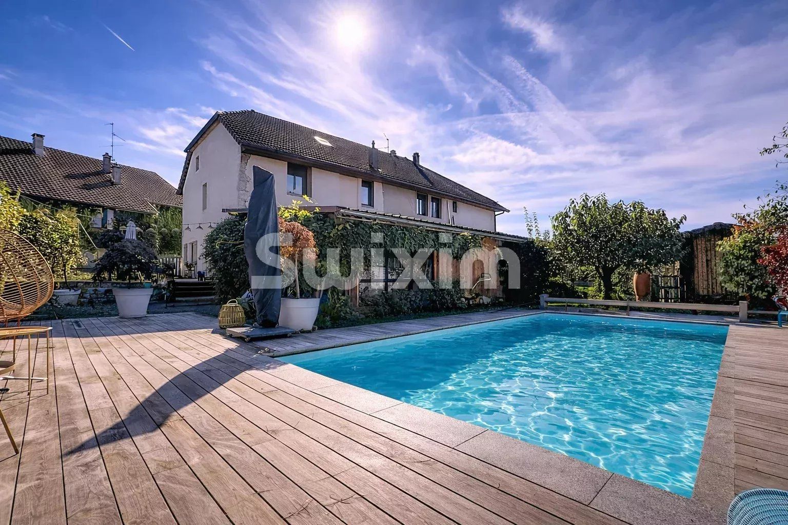 casa di città 8 Camere in vendita su Saint-Genis-Pouilly (01630)