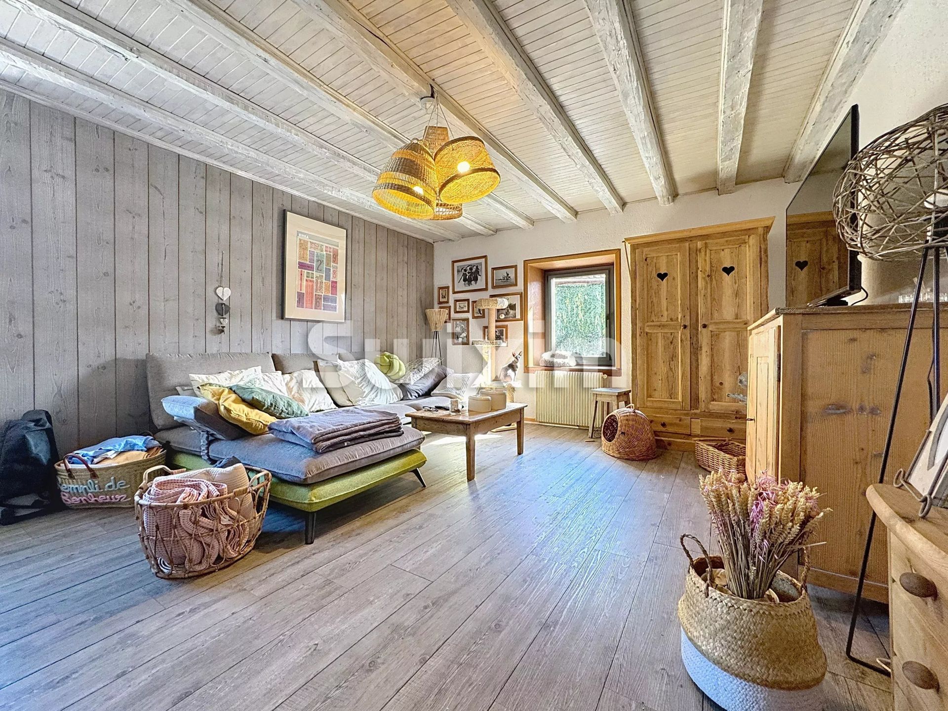 casa di città 8 Camere in vendita su Saint-Genis-Pouilly (01630)