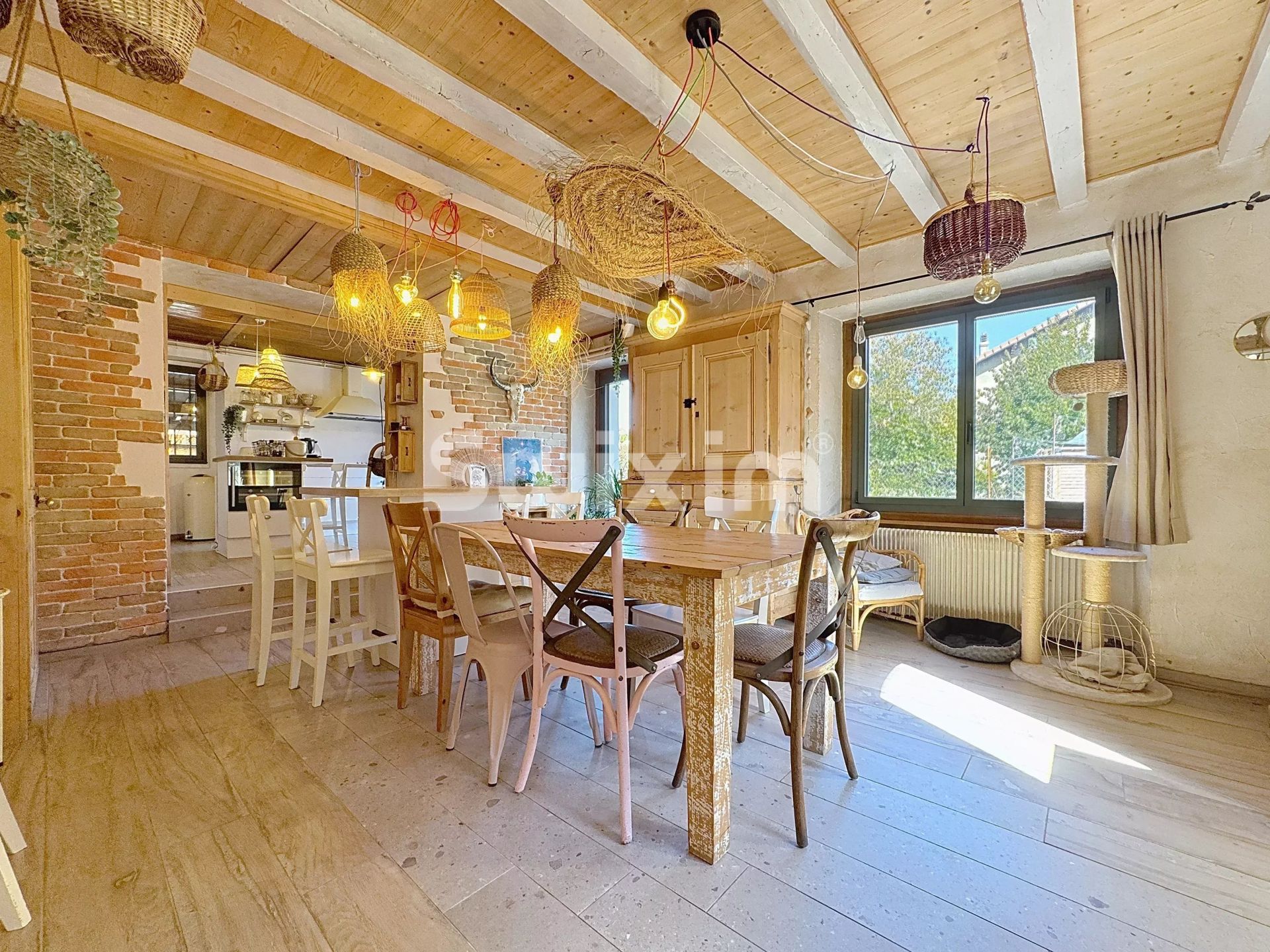 townhouse 8 Rooms for sale on Saint-Genis-Pouilly (01630)