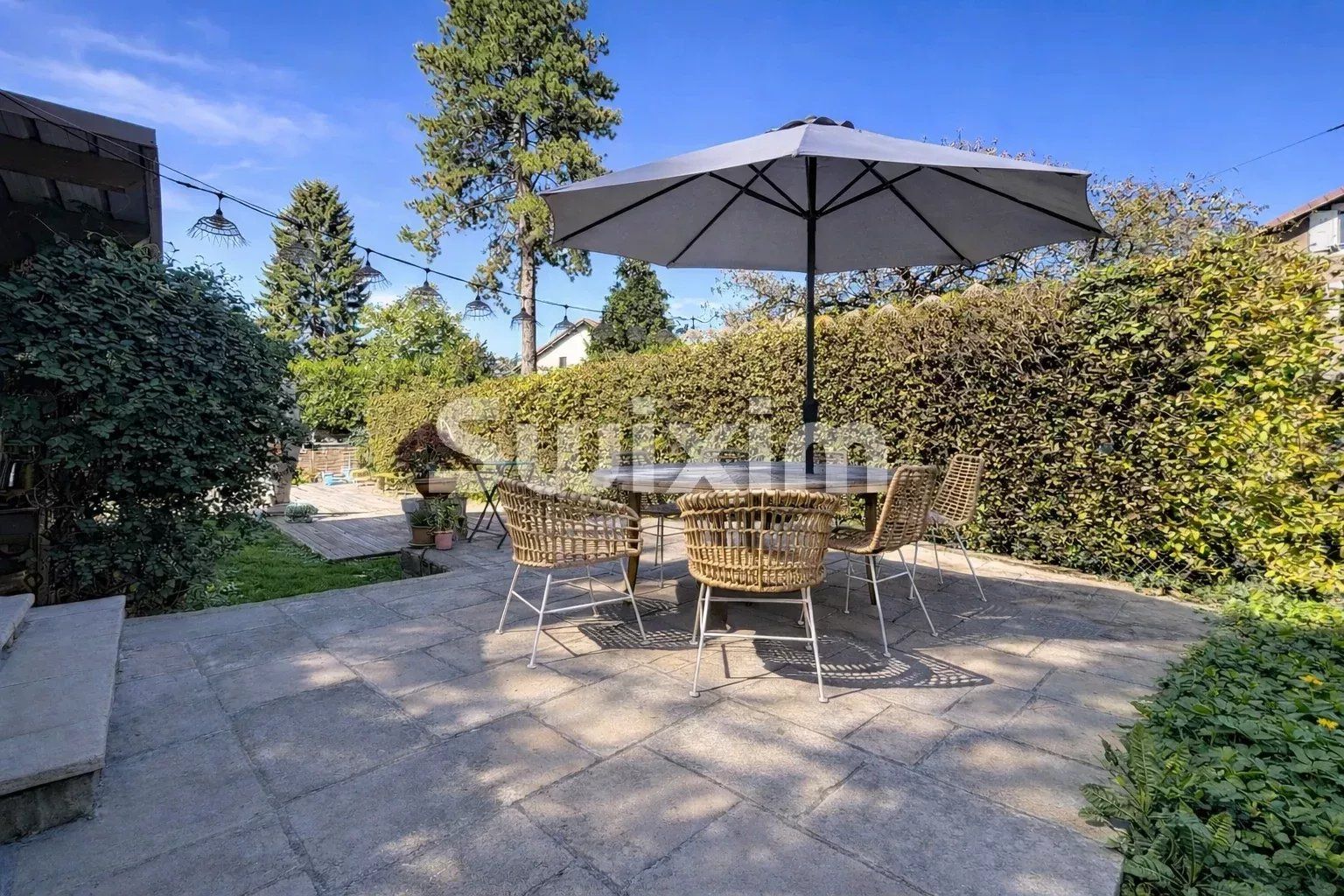 casa di città 8 Camere in vendita su Saint-Genis-Pouilly (01630)