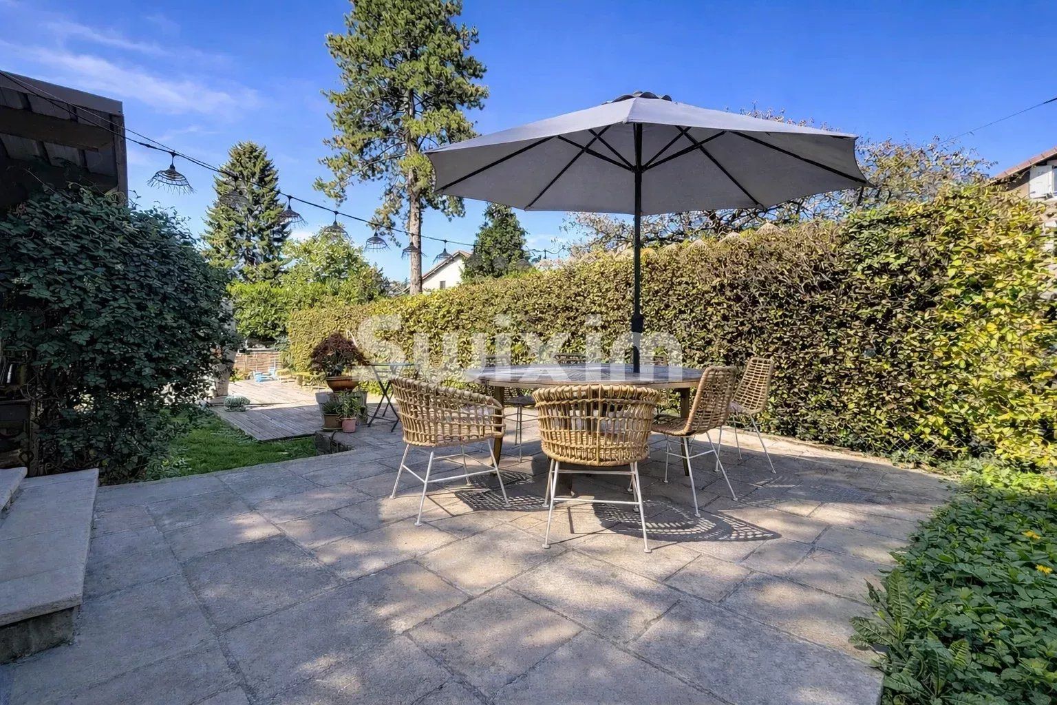 townhouse 8 Rooms for sale on Saint-Genis-Pouilly (01630)