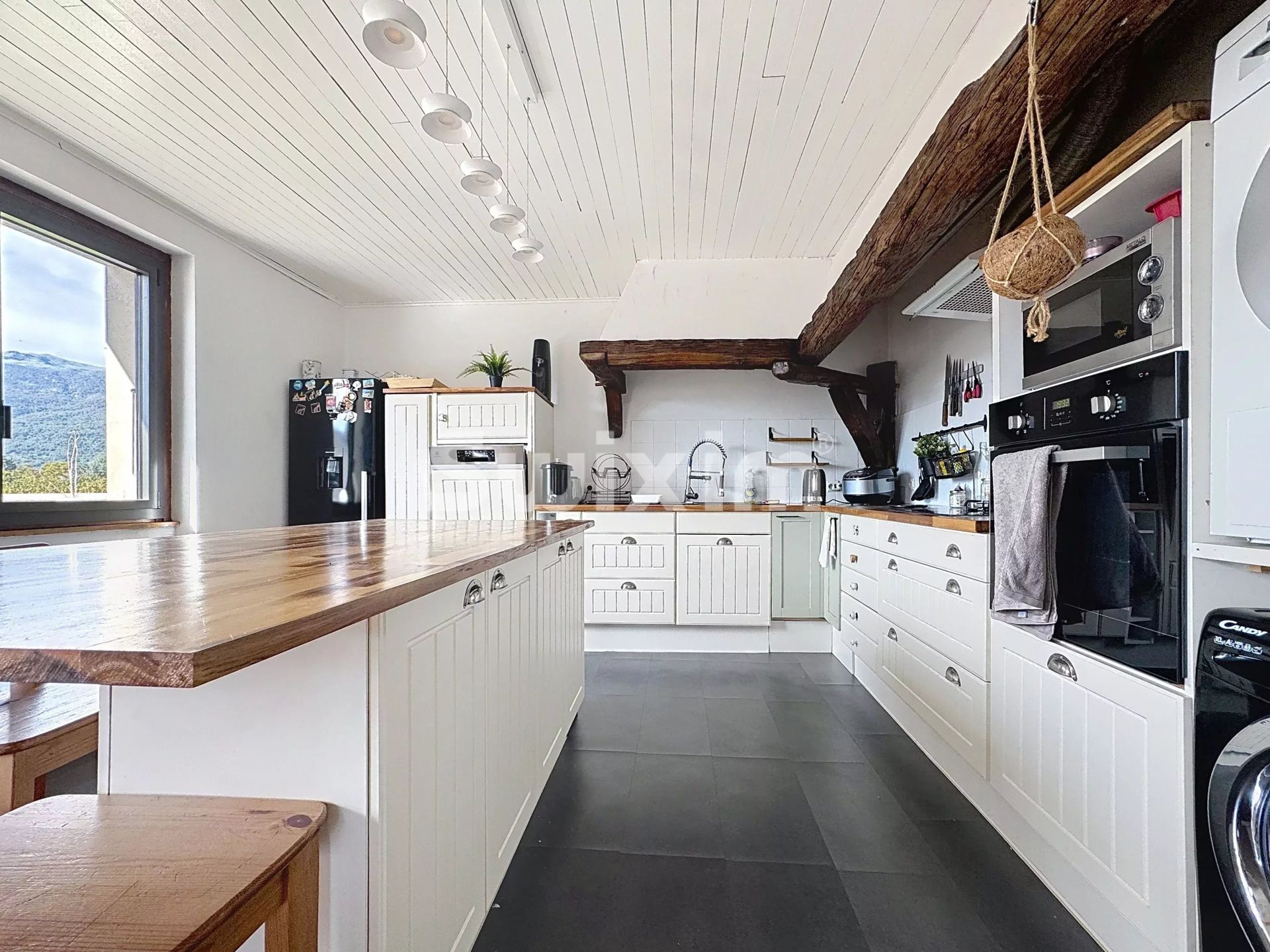 townhouse 8 Rooms for sale on Saint-Genis-Pouilly (01630)