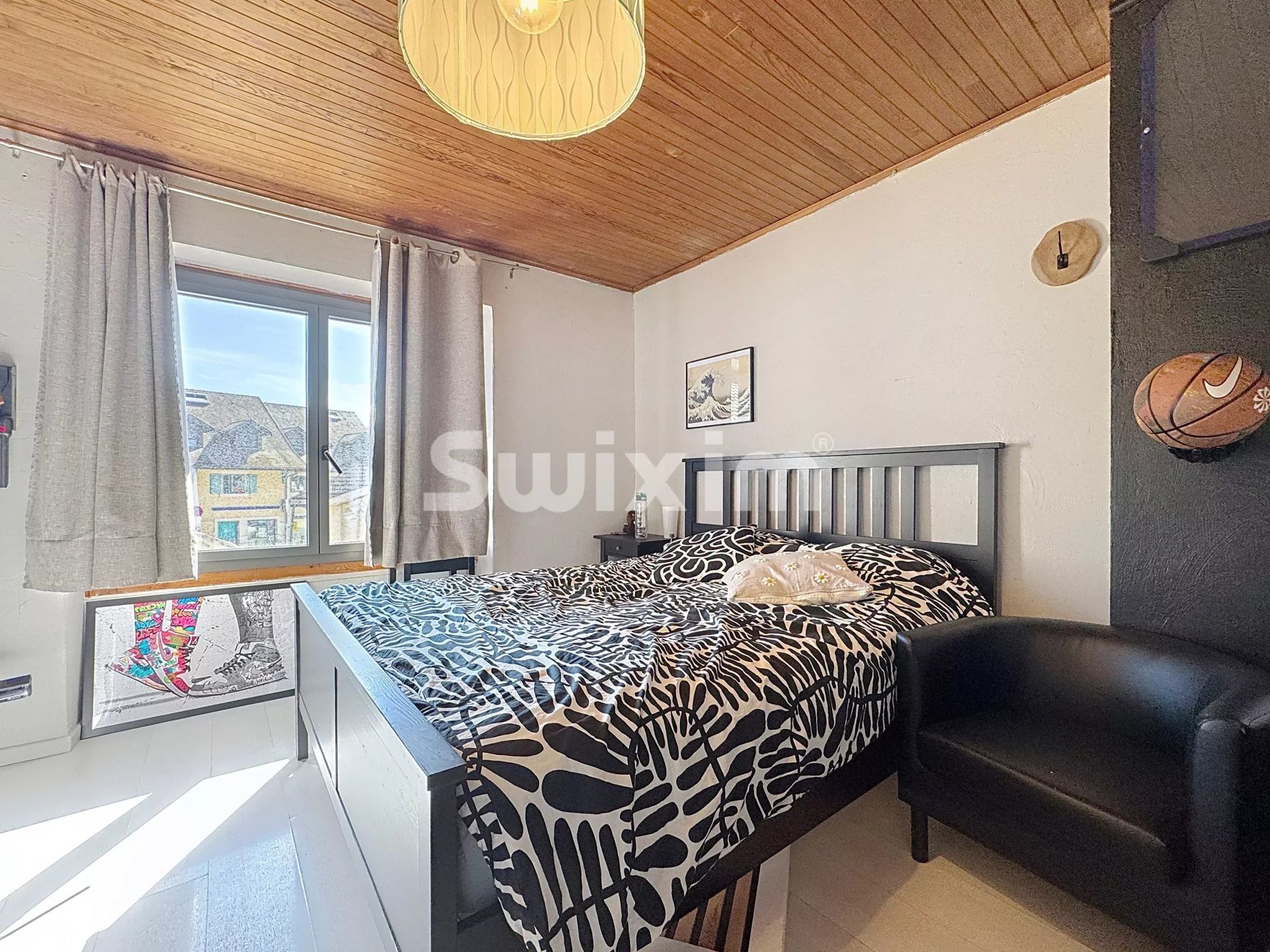 townhouse 8 Rooms for sale on Saint-Genis-Pouilly (01630)