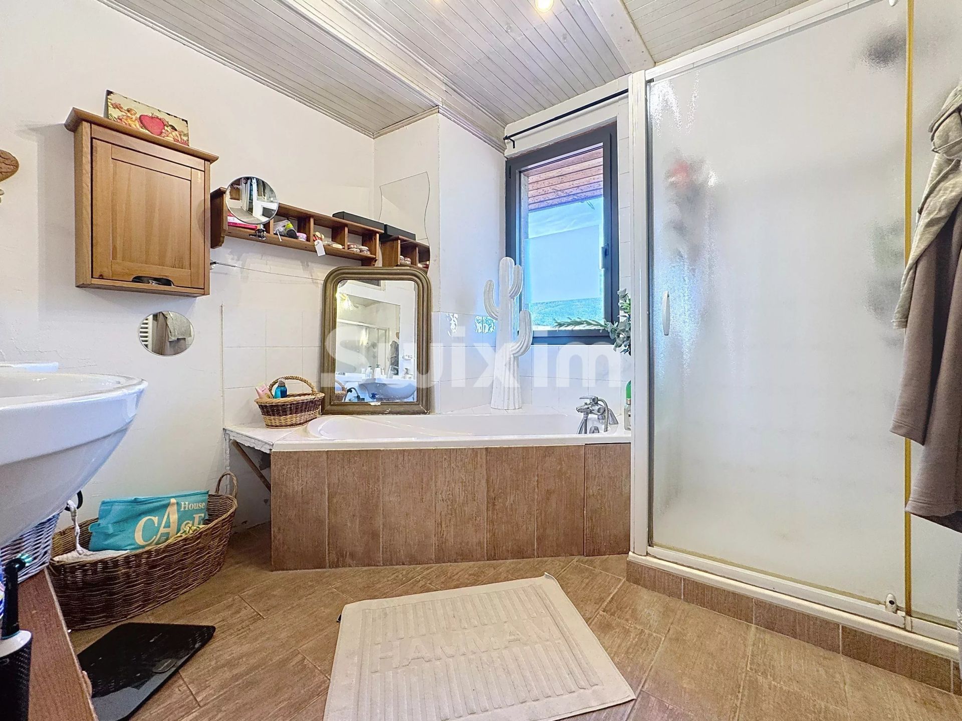 townhouse 8 Rooms for sale on Saint-Genis-Pouilly (01630)