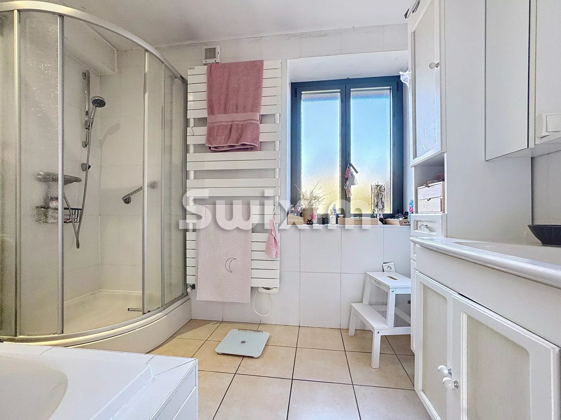 casa di città 8 Camere in vendita su Saint-Genis-Pouilly (01630)