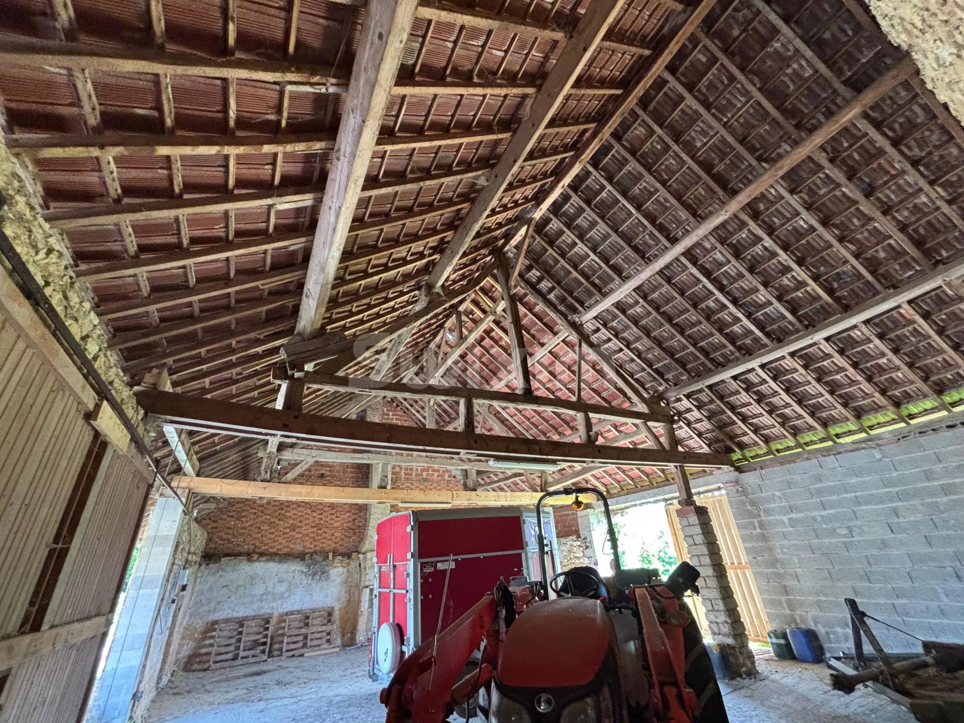 barn 1 room for sale on Chaumergy (39230)