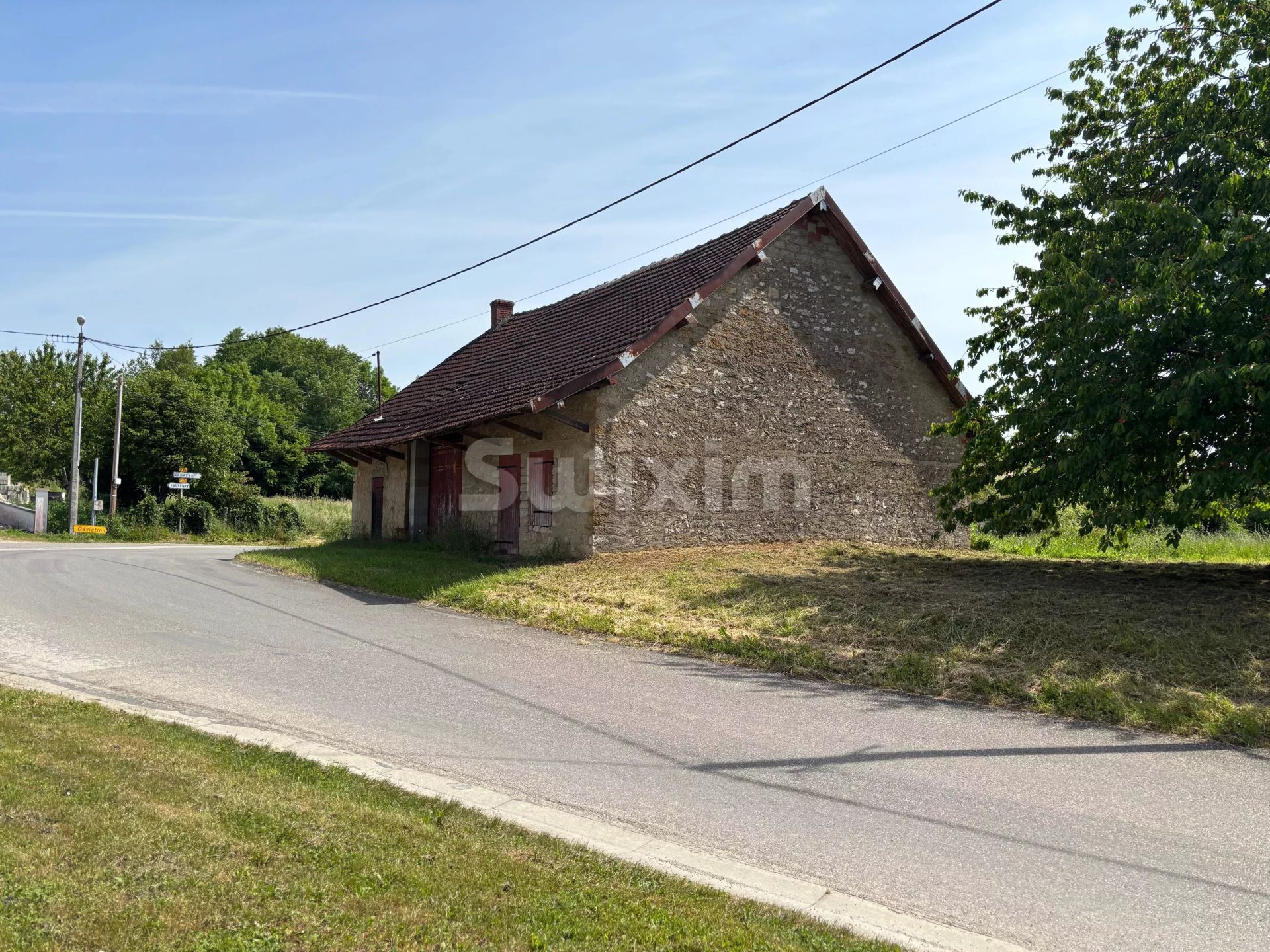barn 1 room for sale on Chaumergy (39230)