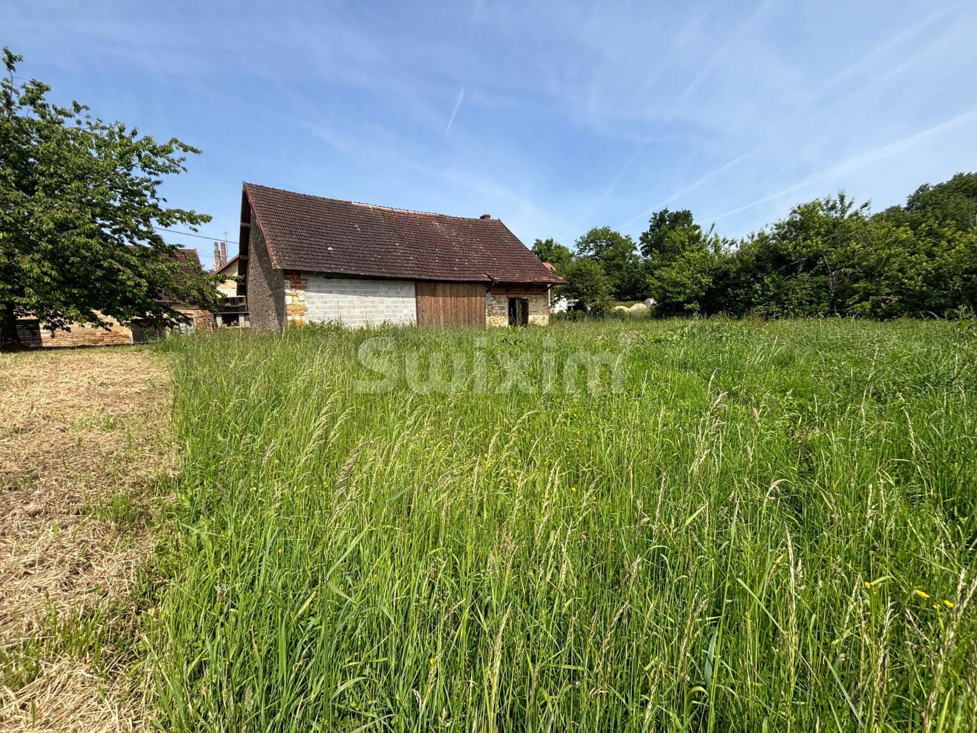 barn 1 room for sale on Chaumergy (39230)