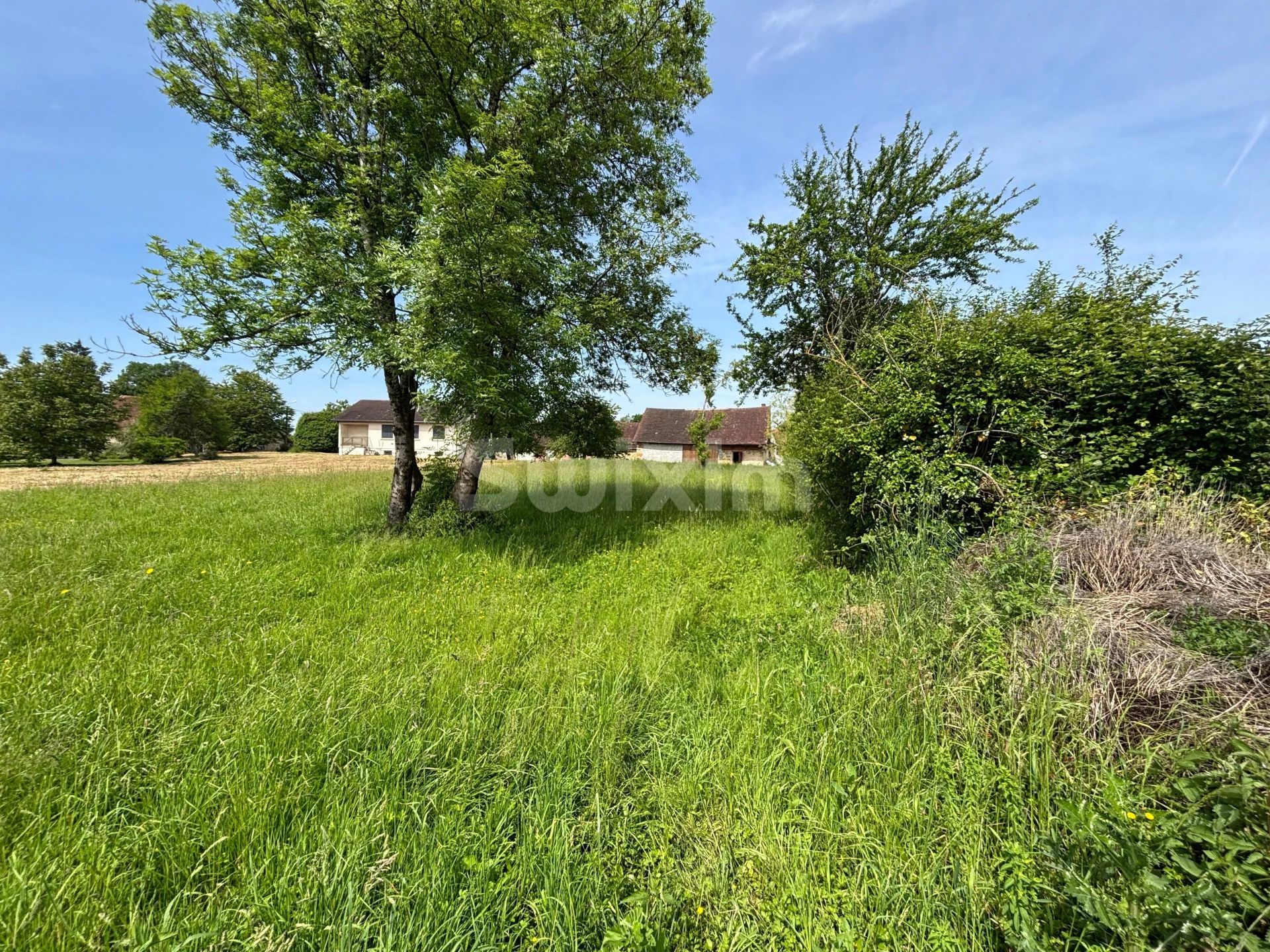 barn 1 room for sale on Chaumergy (39230)