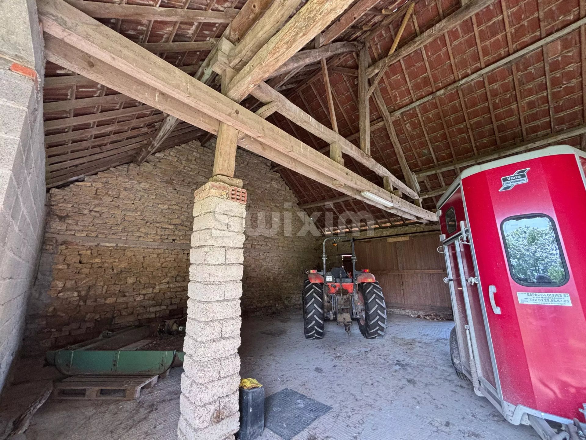 barn 1 room for sale on Chaumergy (39230)