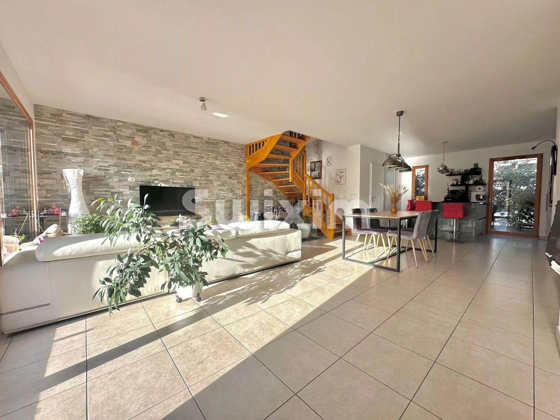 casa 5 Camere in affitto su Échenevex (01170)