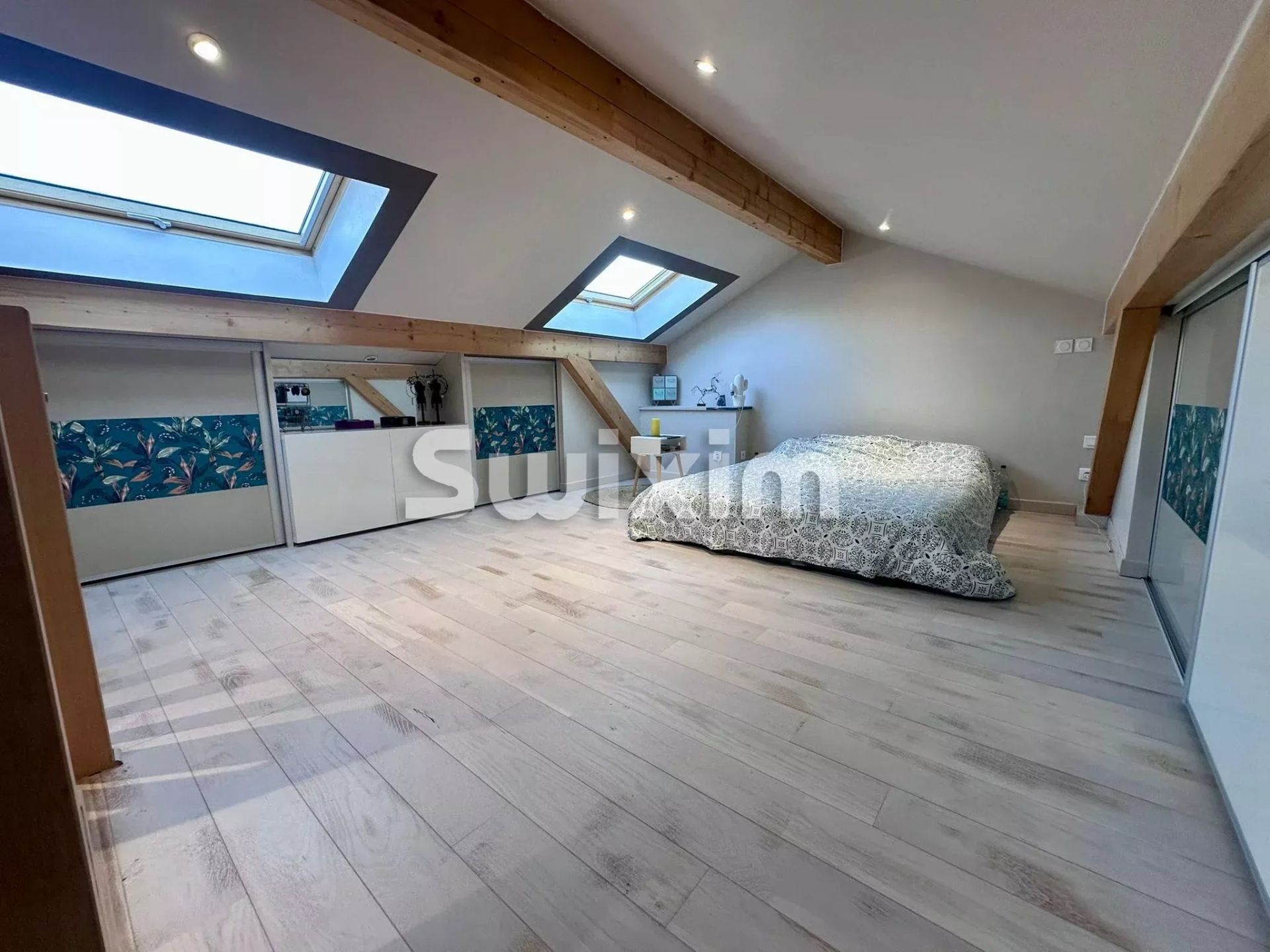 casa 5 Camere in affitto su Échenevex (01170)