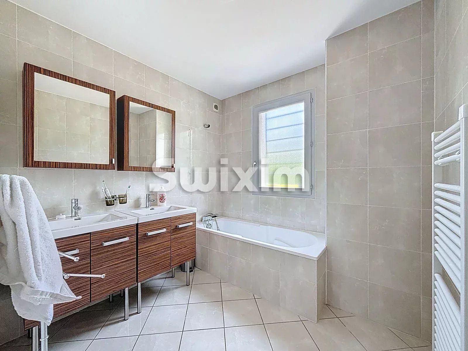 casa 5 Camere in affitto su Prévessin-Moëns (01280)