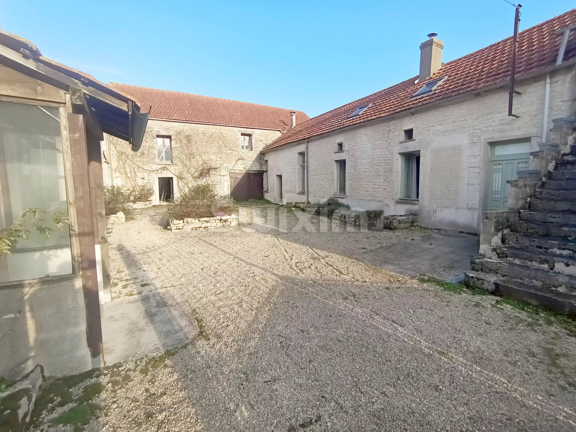 casa 11 Camere in vendita su Sarry (89310)