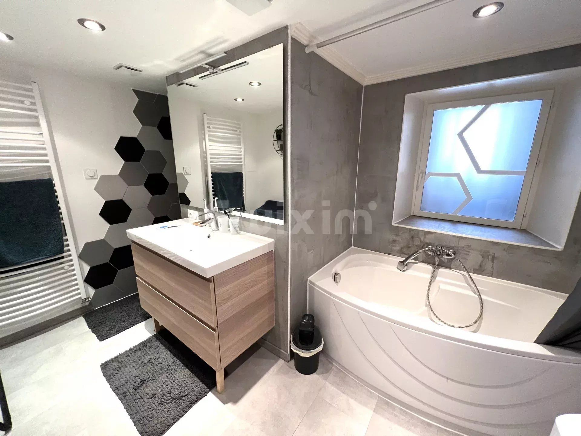 house 5 Rooms for sale on Lons-le-Saunier (39000)