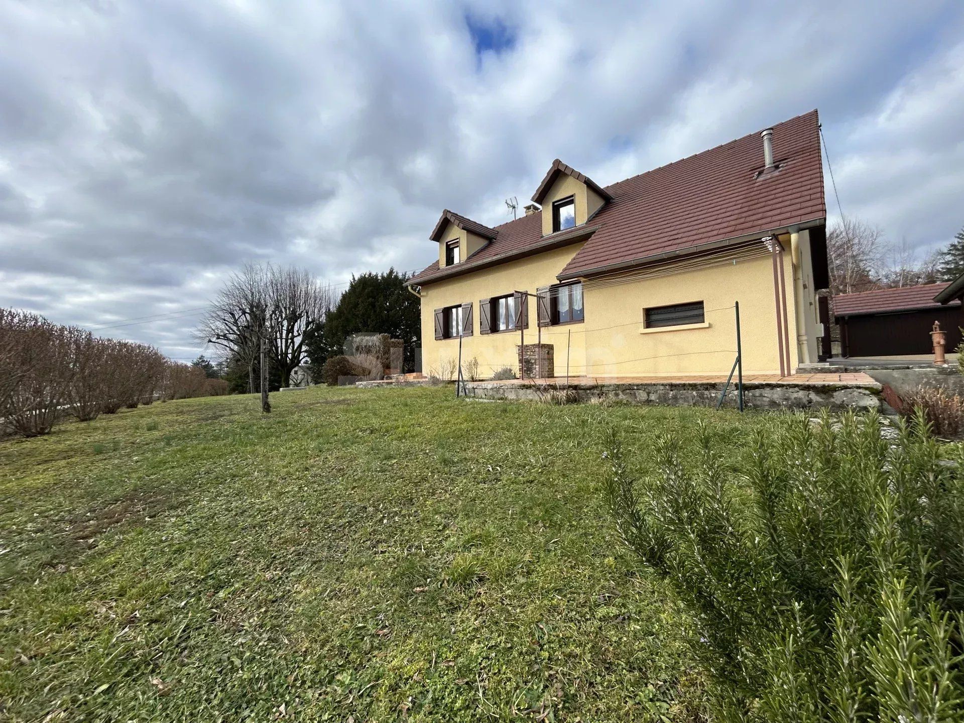 casa 6 Camere in vendita su Lons-le-Saunier (39000)