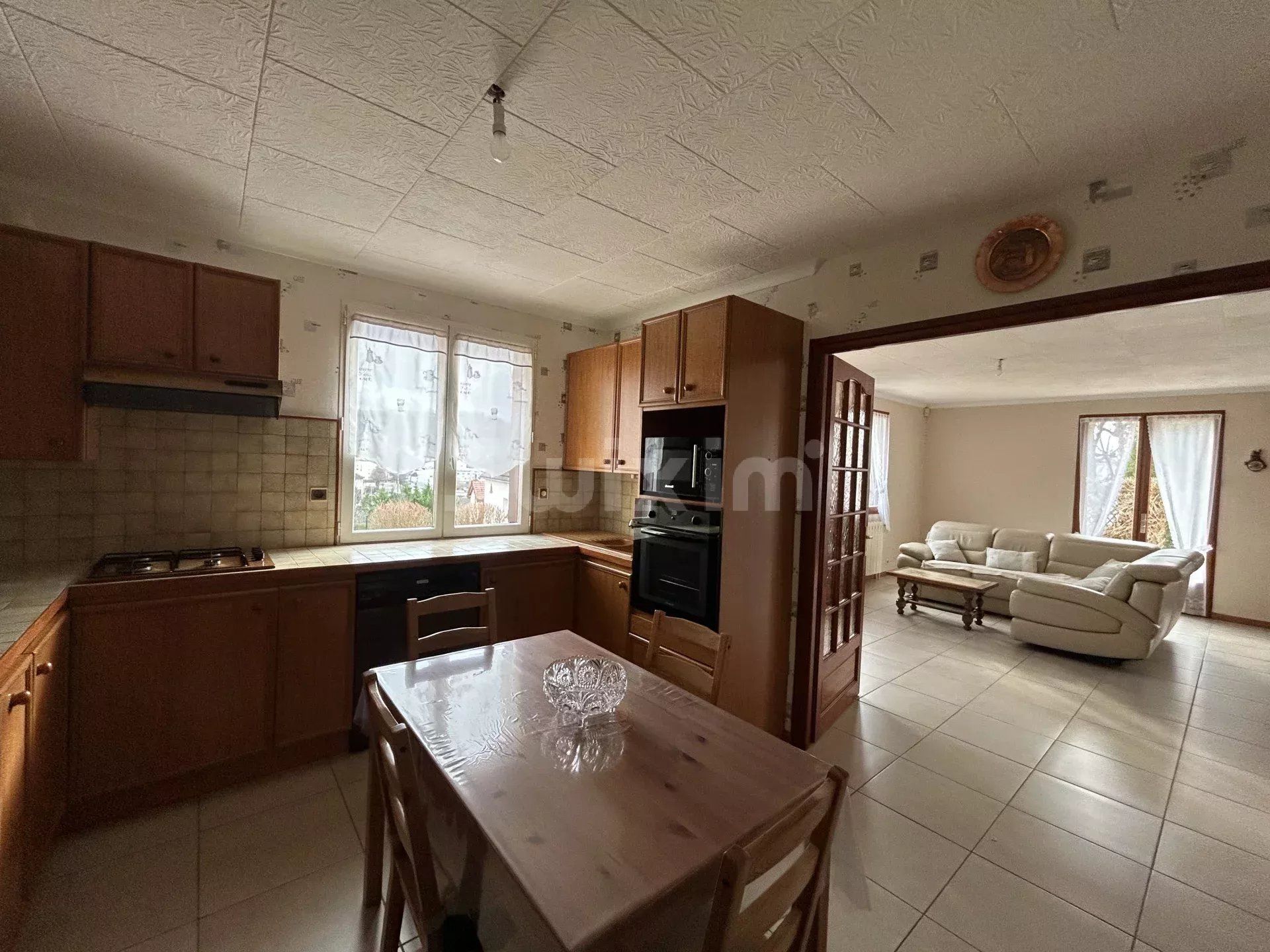 casa 6 Camere in vendita su Lons-le-Saunier (39000)