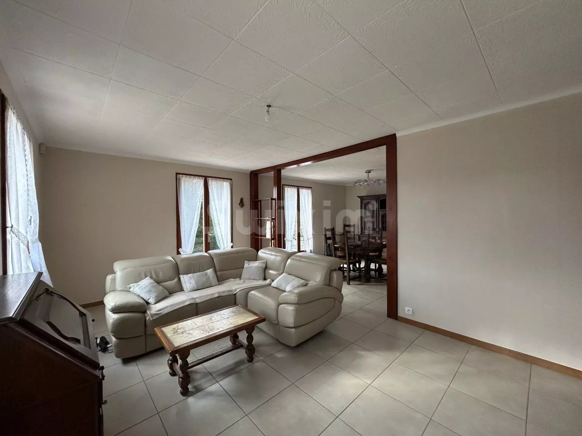 casa 6 Camere in vendita su Lons-le-Saunier (39000)