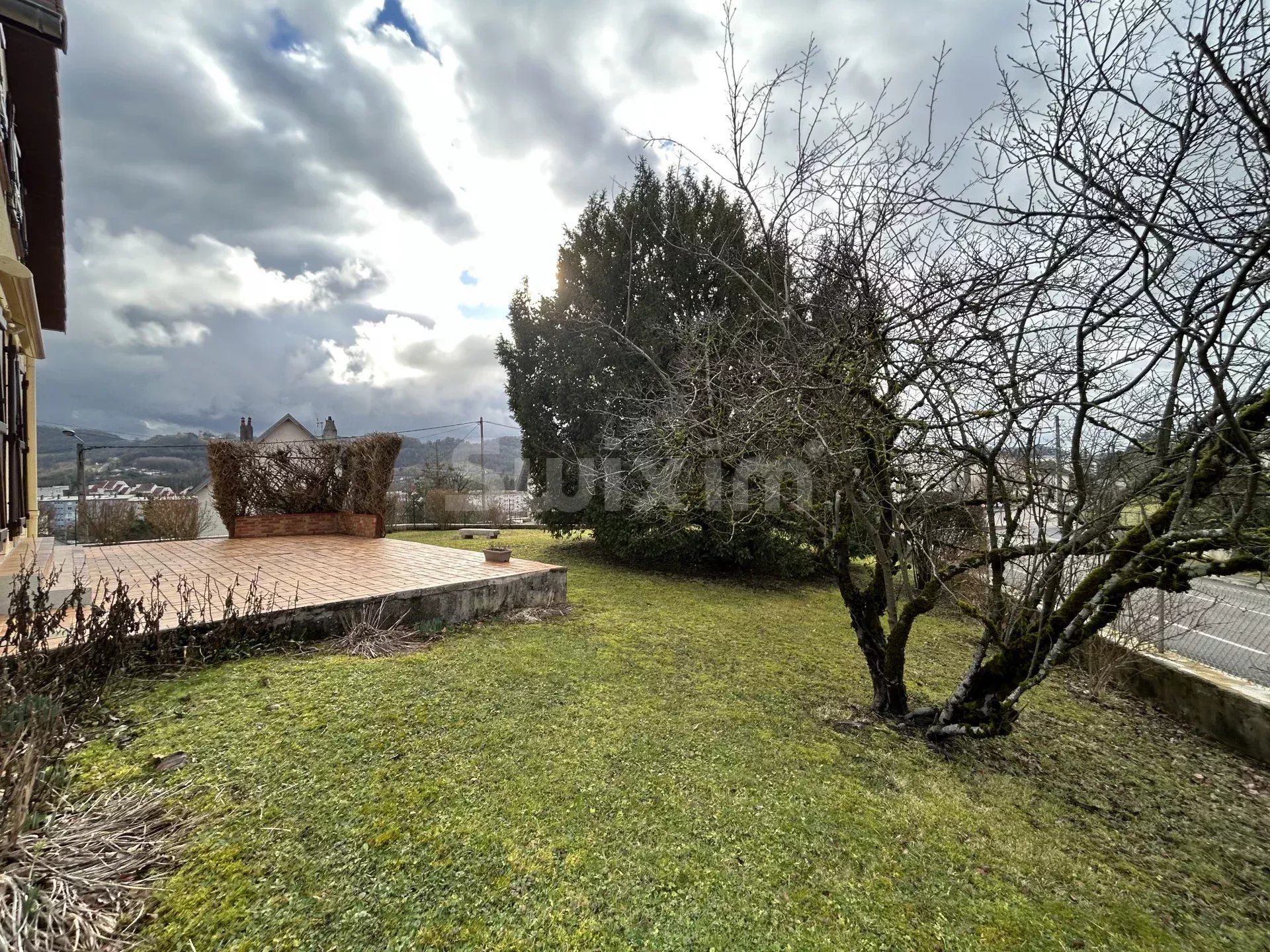 casa 6 Camere in vendita su Lons-le-Saunier (39000)