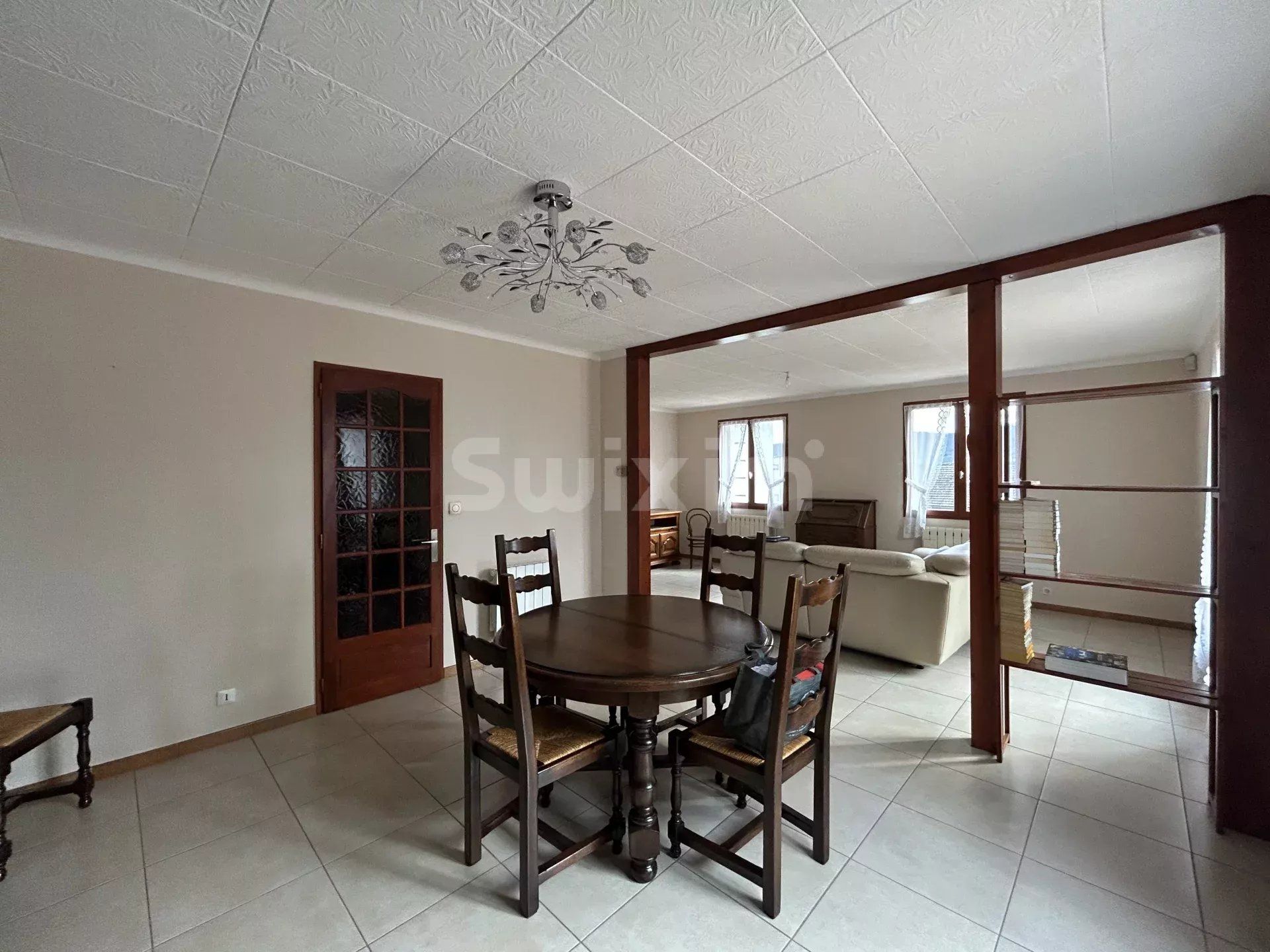 casa 6 Camere in vendita su Lons-le-Saunier (39000)