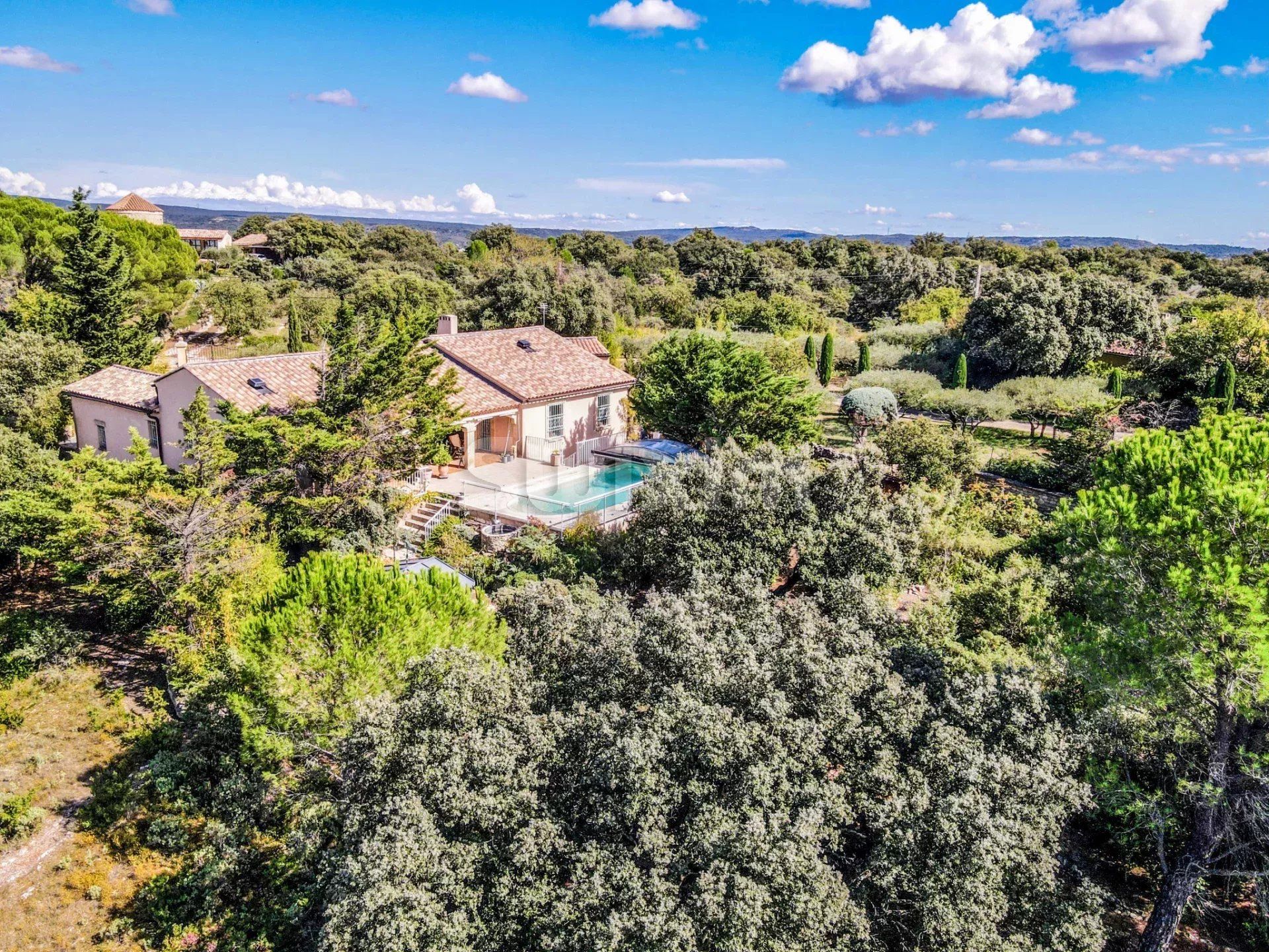 villa 5 Rooms for sale on Uzès (30700)